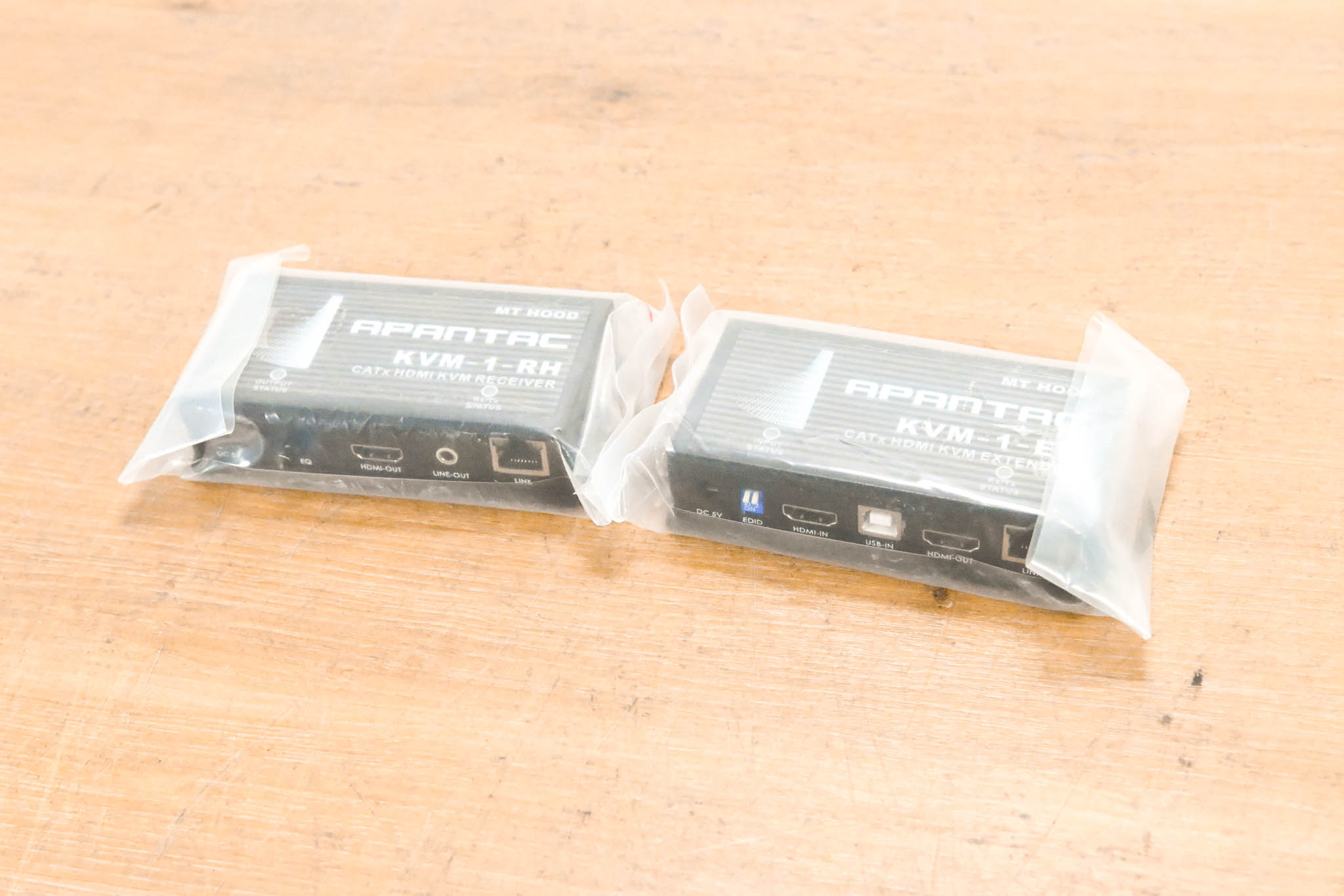 Apantac MT HOOD KVM-SET-10 HDMI KVM Extender Pair