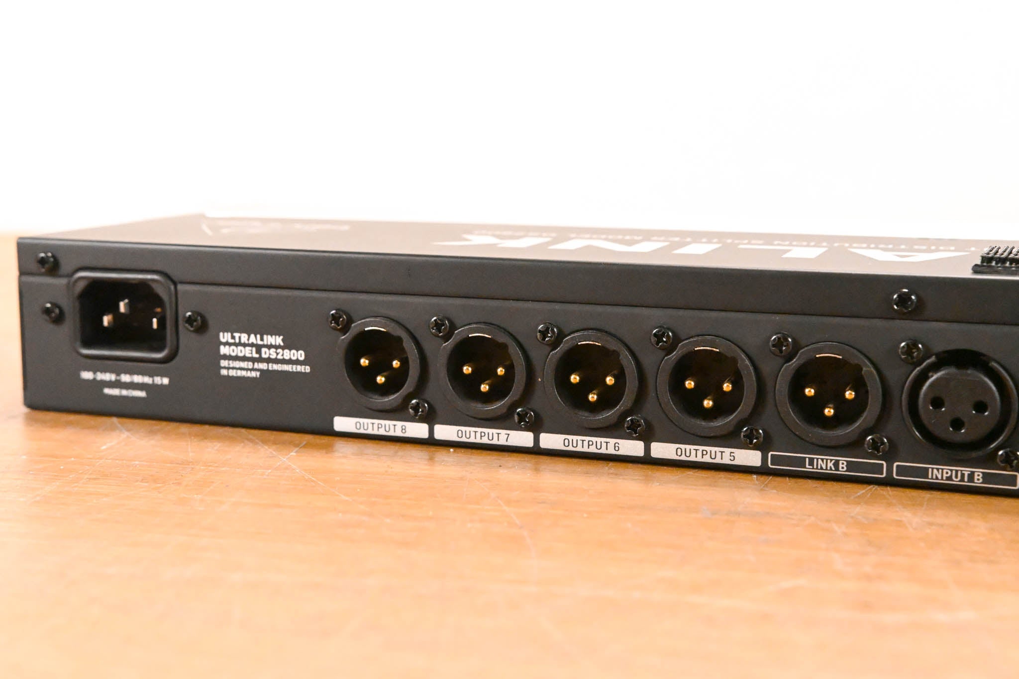 Behringer ULTRALINK DS2800 2-Input 8-Output Distribution Splitter