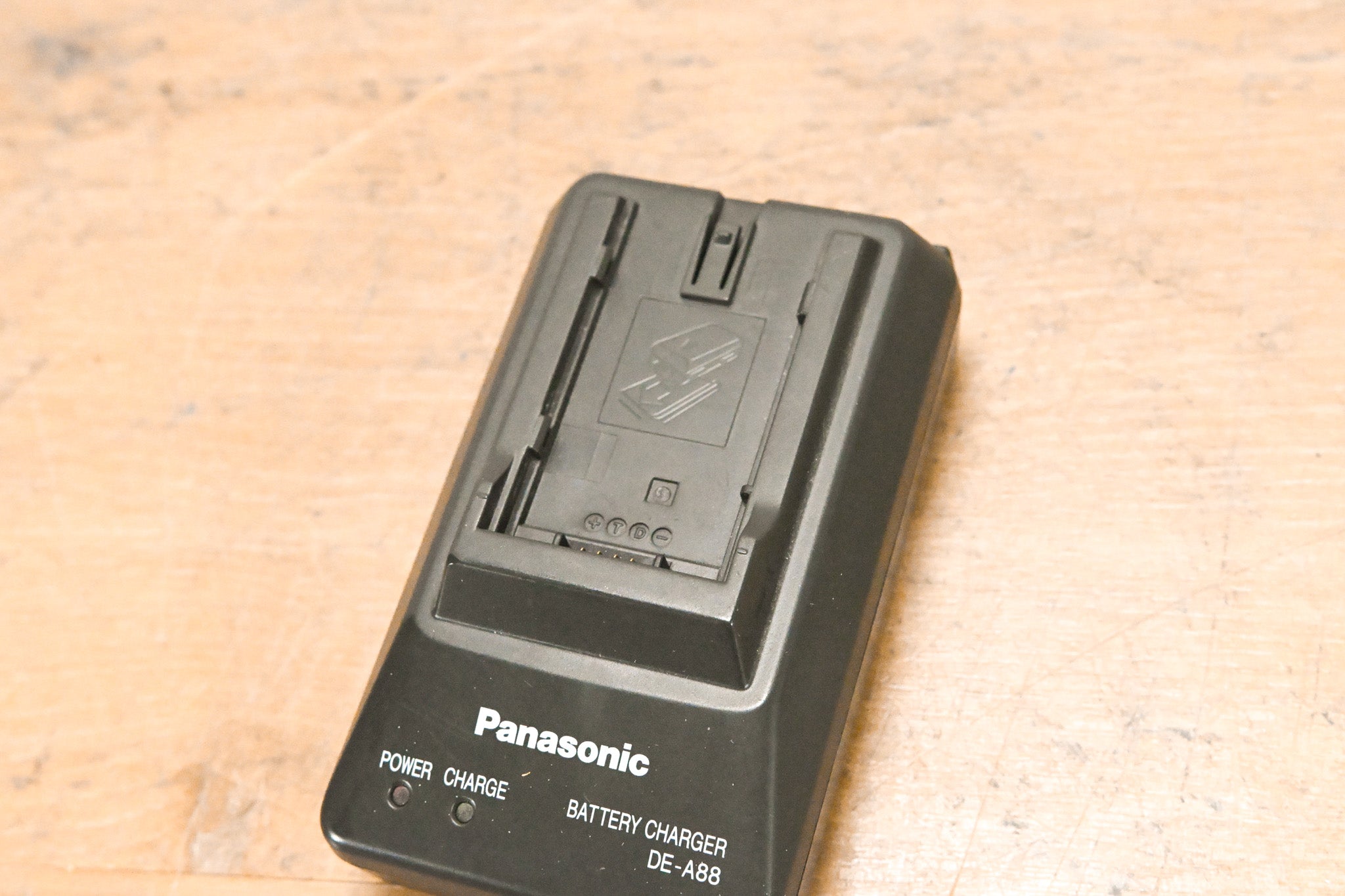 Panasonic DE-A88 Battery Charger (NO POWER SUPPLY)