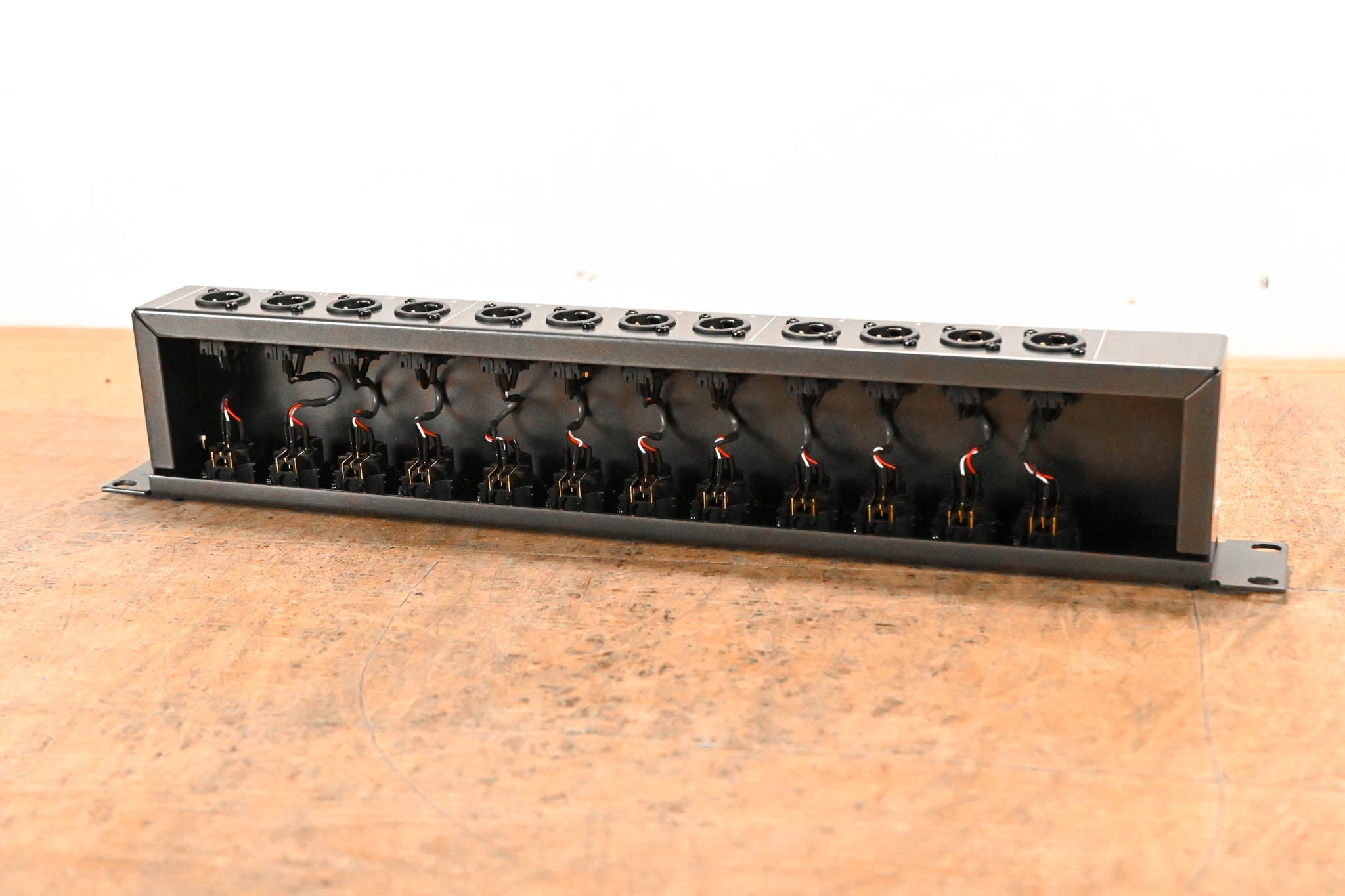 Hosa PDR-369 XLR3F to XLR3M Patch Bay