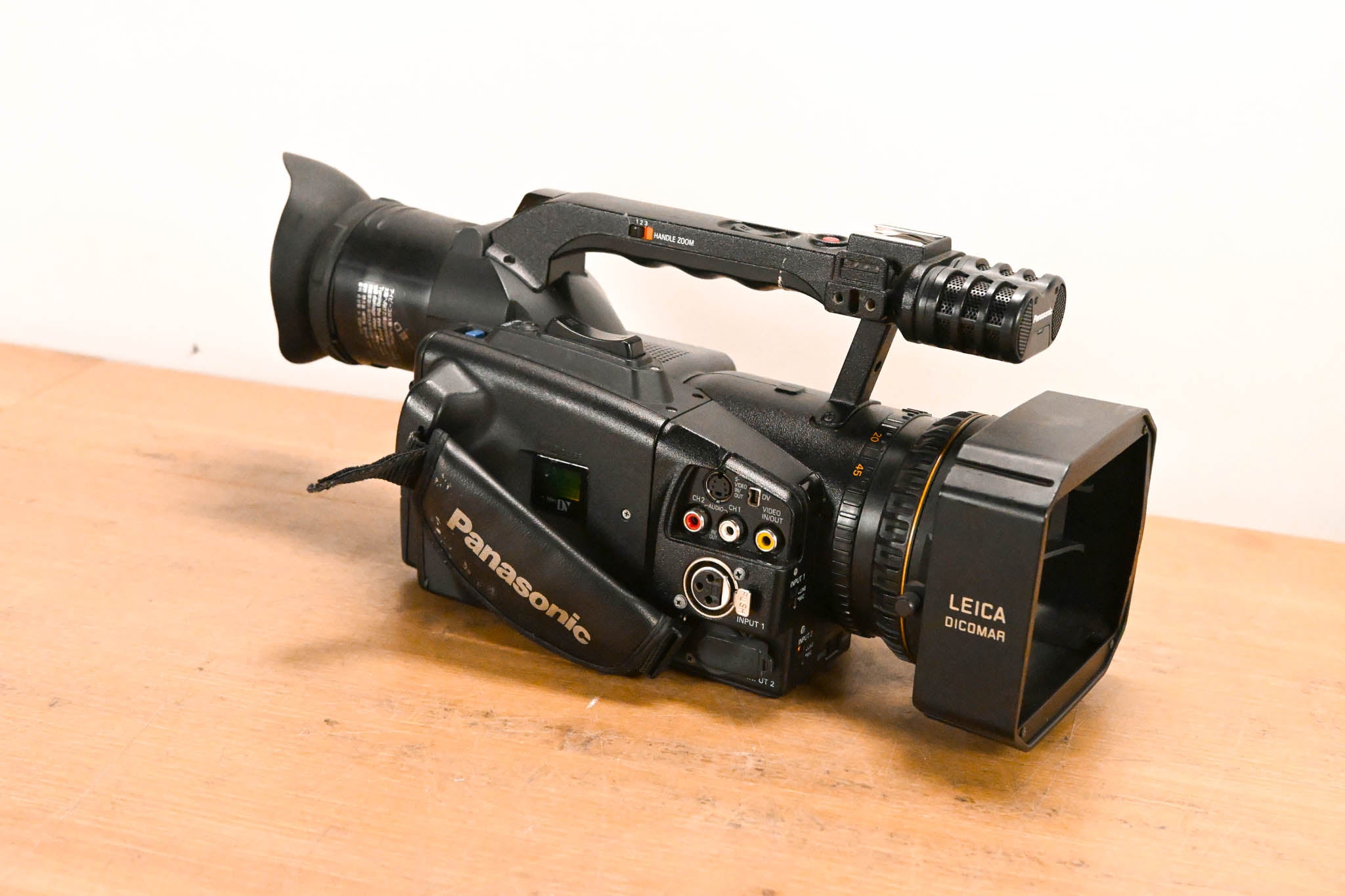 Panasonic AG-DVX100B 3-CCD Mini-DV Cinema Video Camcorder CG01Z0L