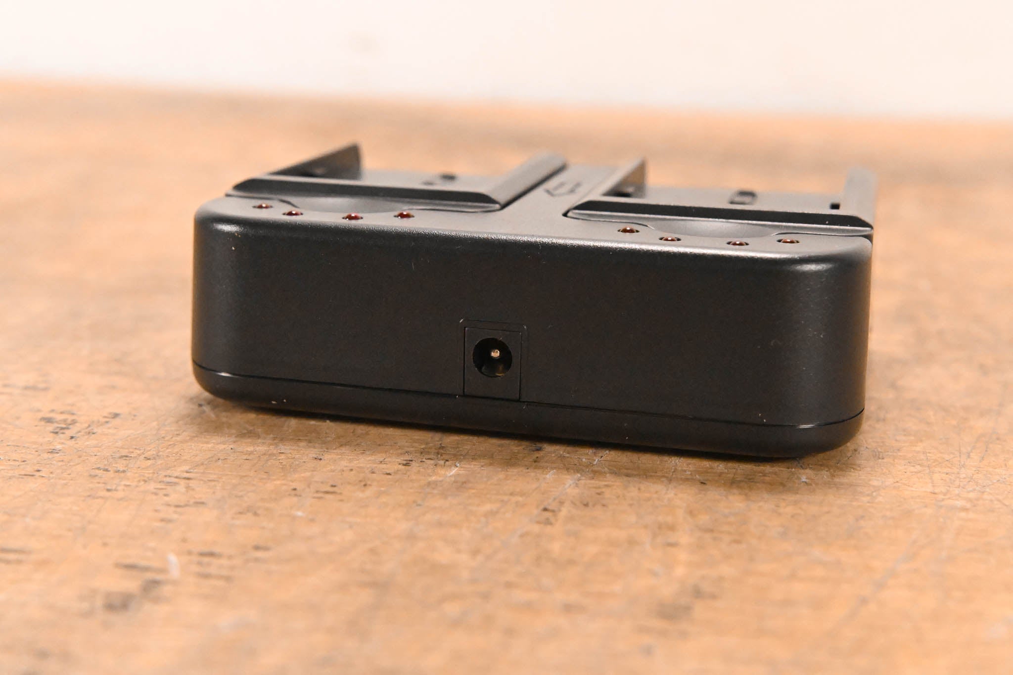 Ikan OYB240 Onyx 240 Bi-Color On-Camera LED Light w/ Accessories