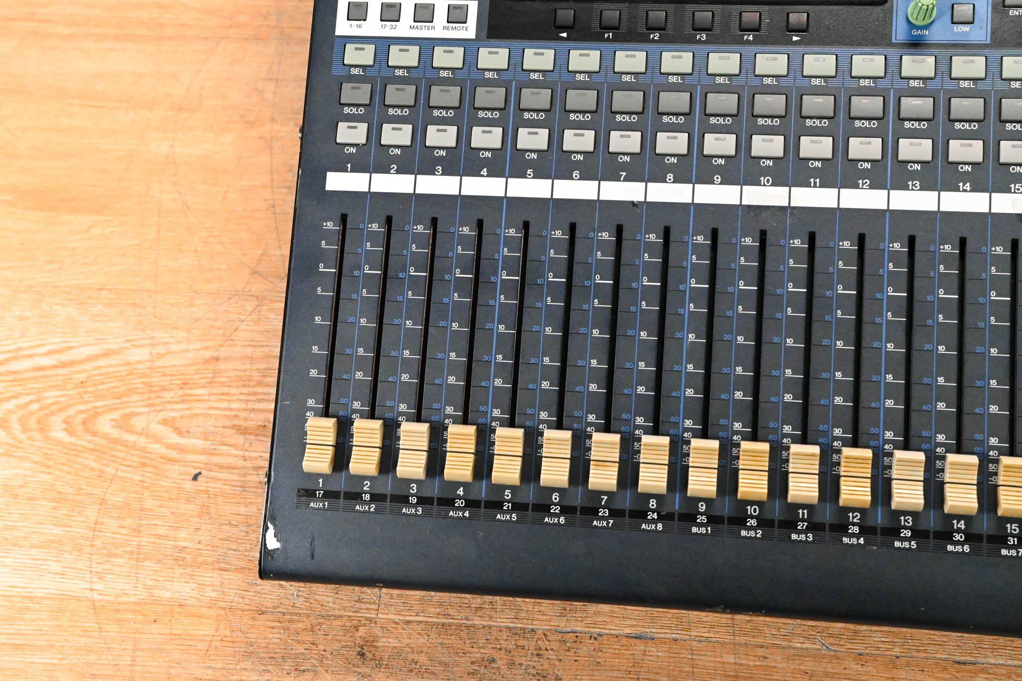 Yamaha 01V96 24-Bit/96k Digital Recording Mixer