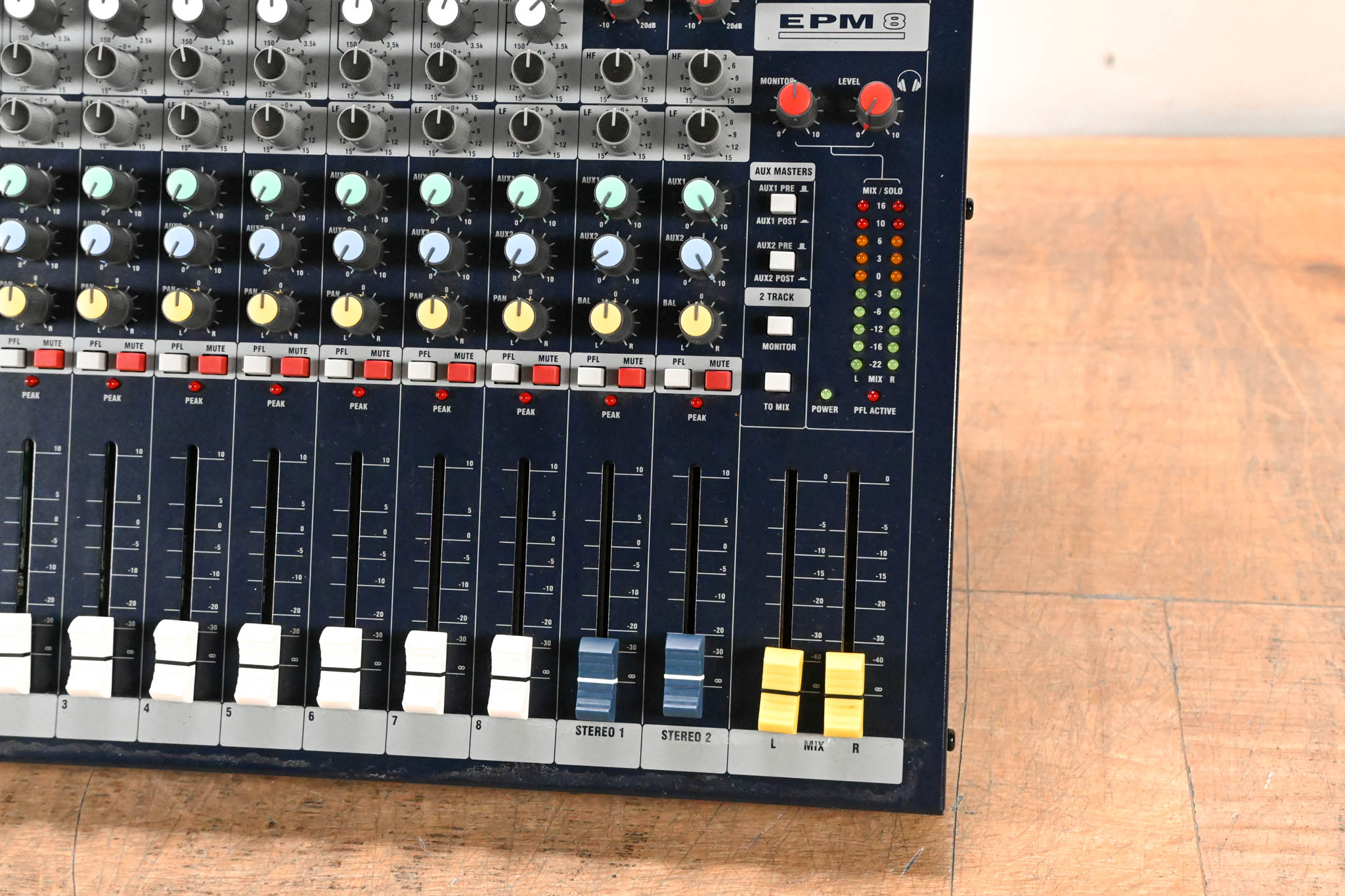 Soundcraft EPM8 High-Performance 10-Channel Analog Audio Mixer