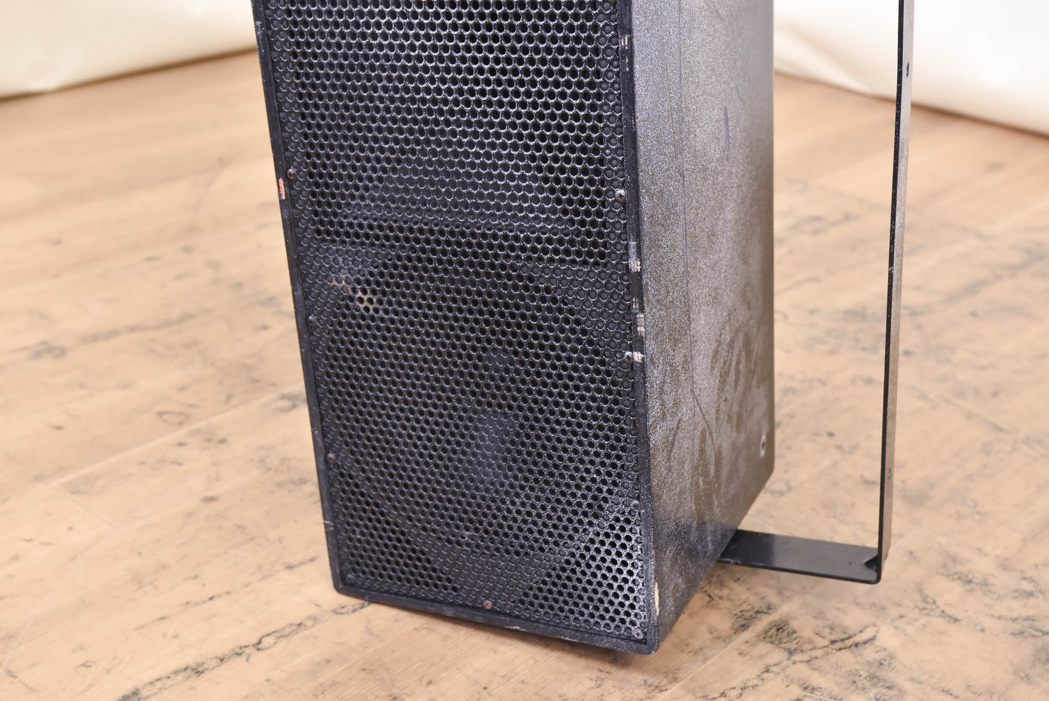 EAW UB82 Two-Way Full Range Passive Loudspeaker