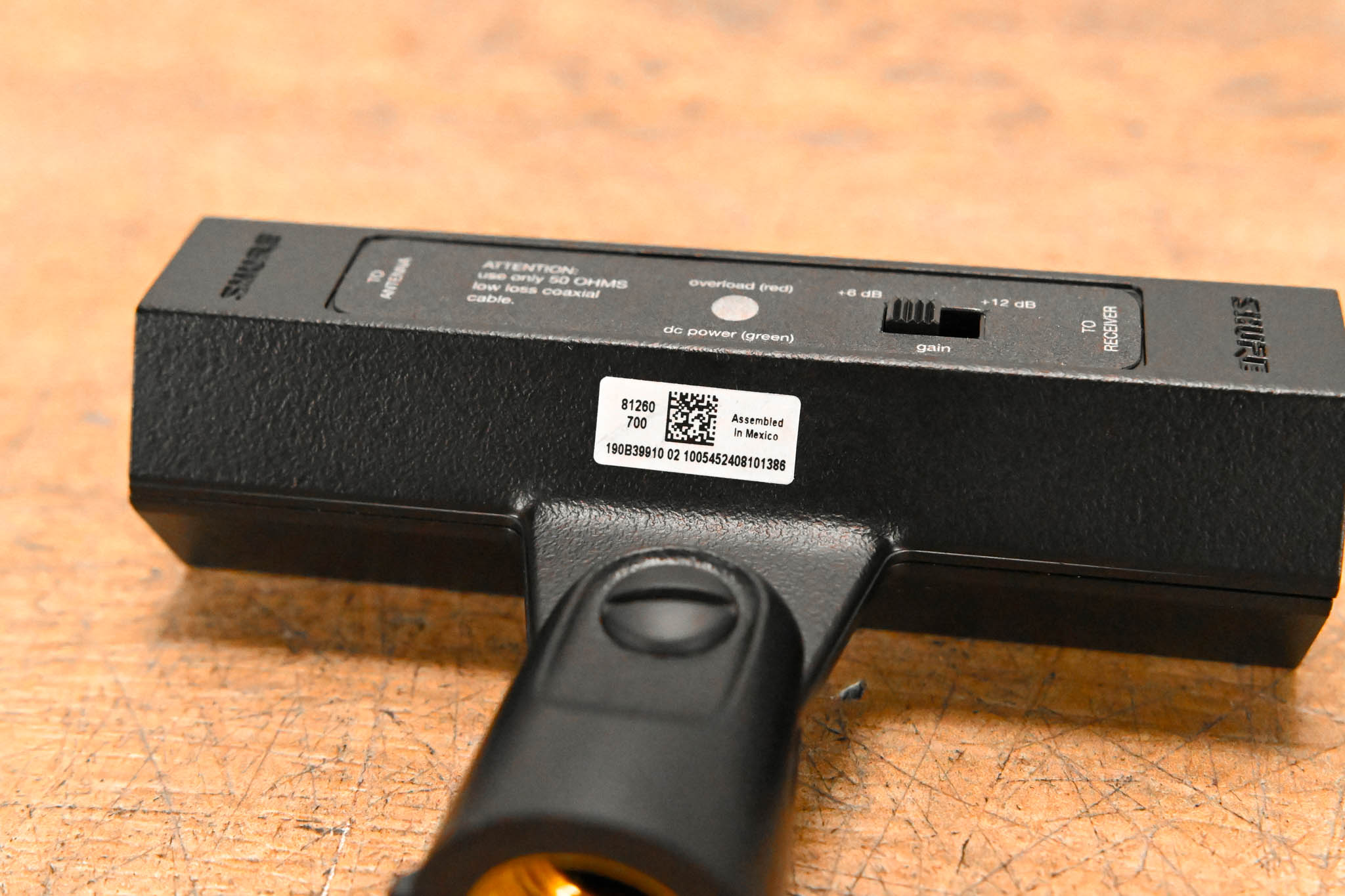 Shure UA834WB In-Line Antenna Amplifier with Stand