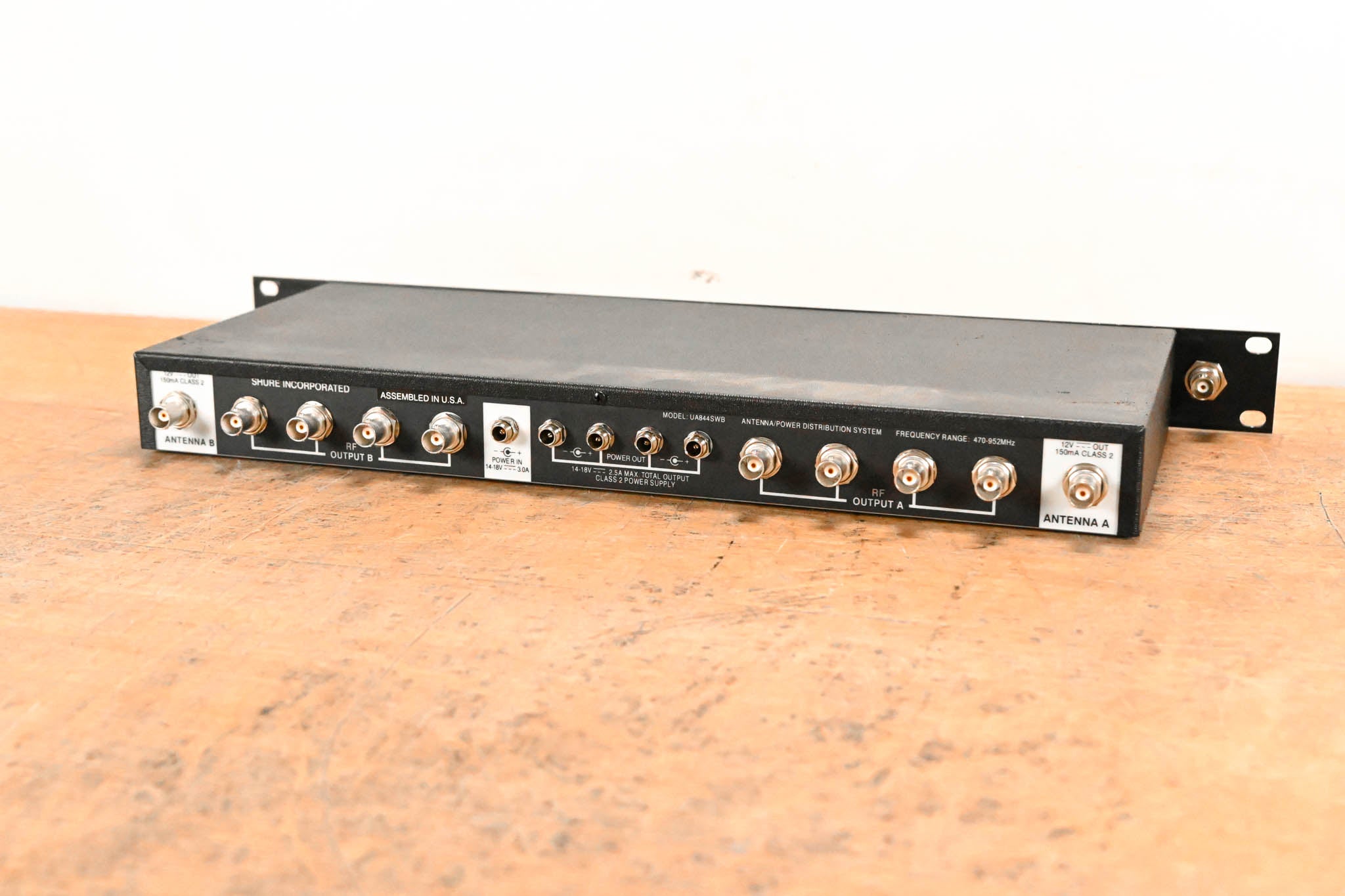 Shure UA844SWB Antenna Distribution System - 470-952 MHz NO POWER SUPPLY