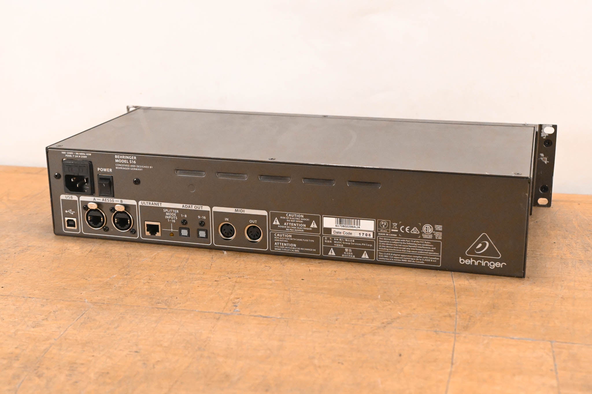 Behringer S16 16 x 8 Digital Stage Box