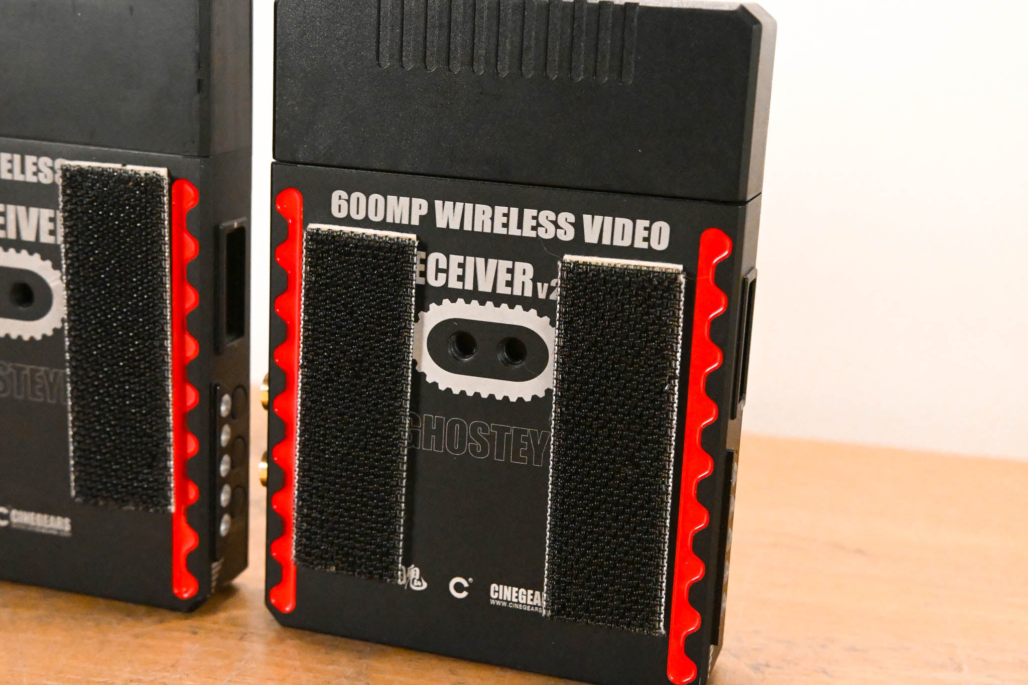 CINEGEARS Ghost-Eye 600MP v2 Wireless Video Transmission Kit w/ two RX