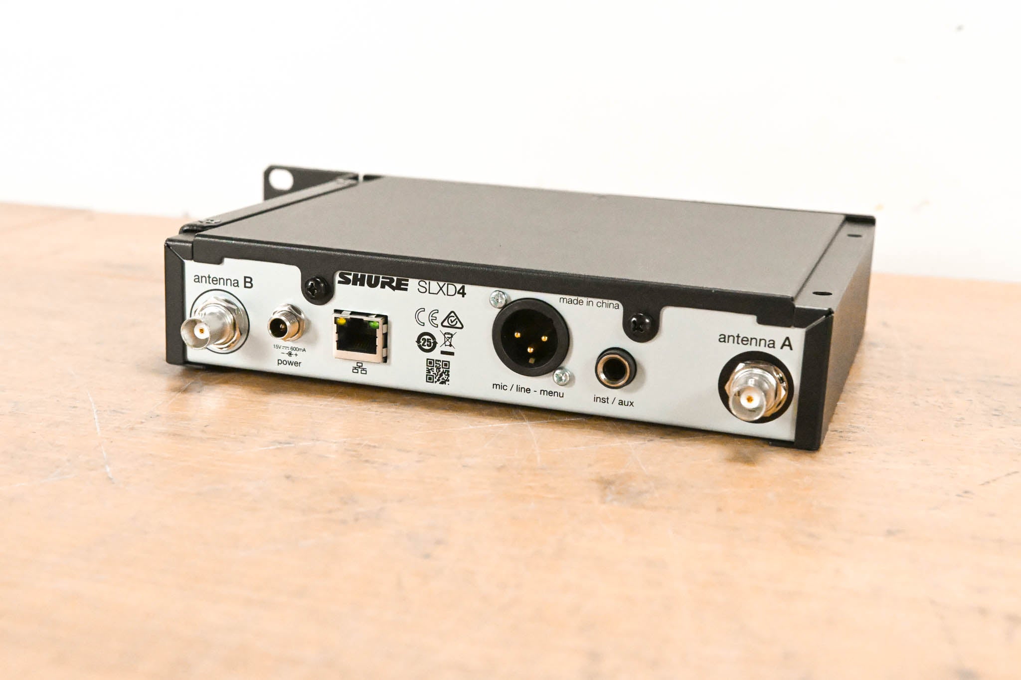Shure SLXD4 Wireless Receiver - J52 Band: 558-602 / 614-616 MHz (NO PSU)