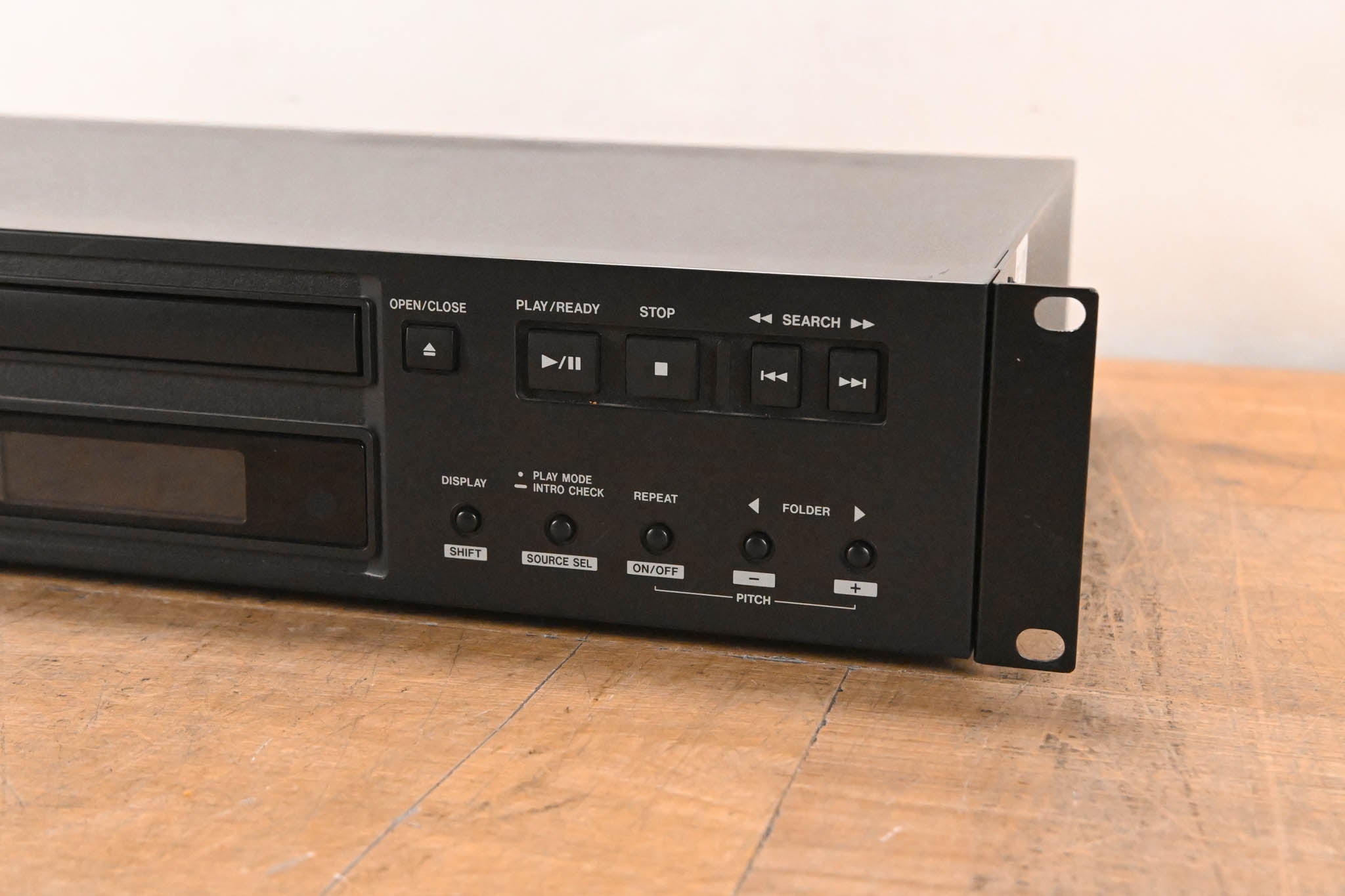 TASCAM CD-200i Rackmountable CD Player with iPod Dock
