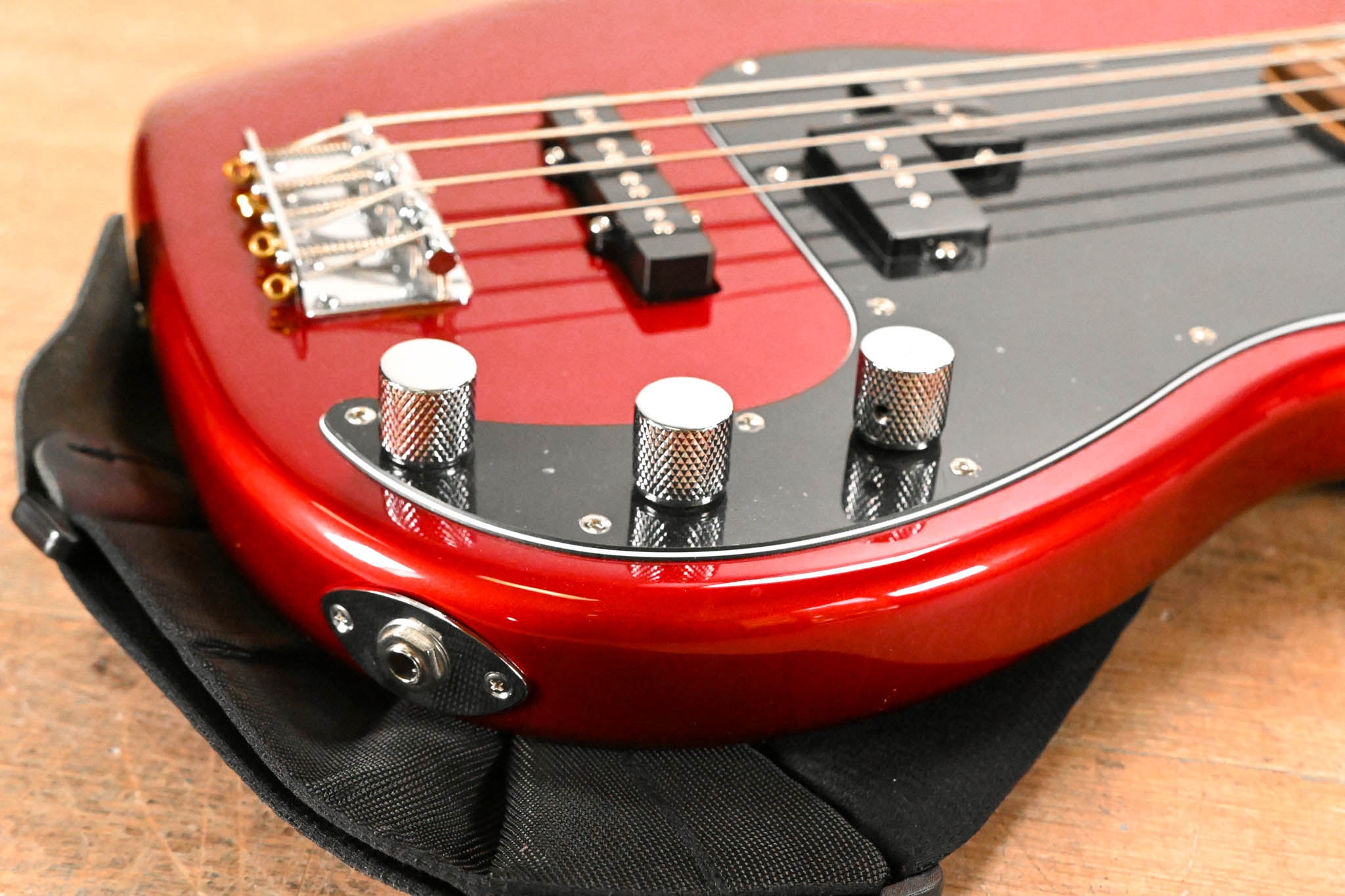 Squier Affinity Series Precision Bass PJ Metallic Red