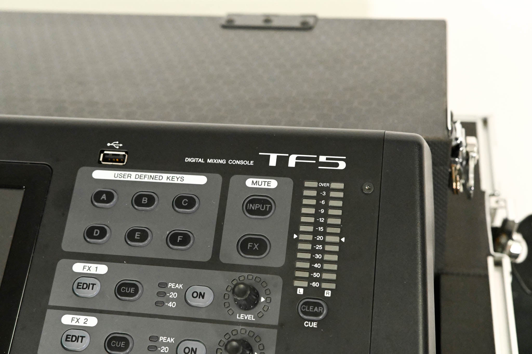 Yamaha TF5 32-Input Digital Mixing Console with Road Case