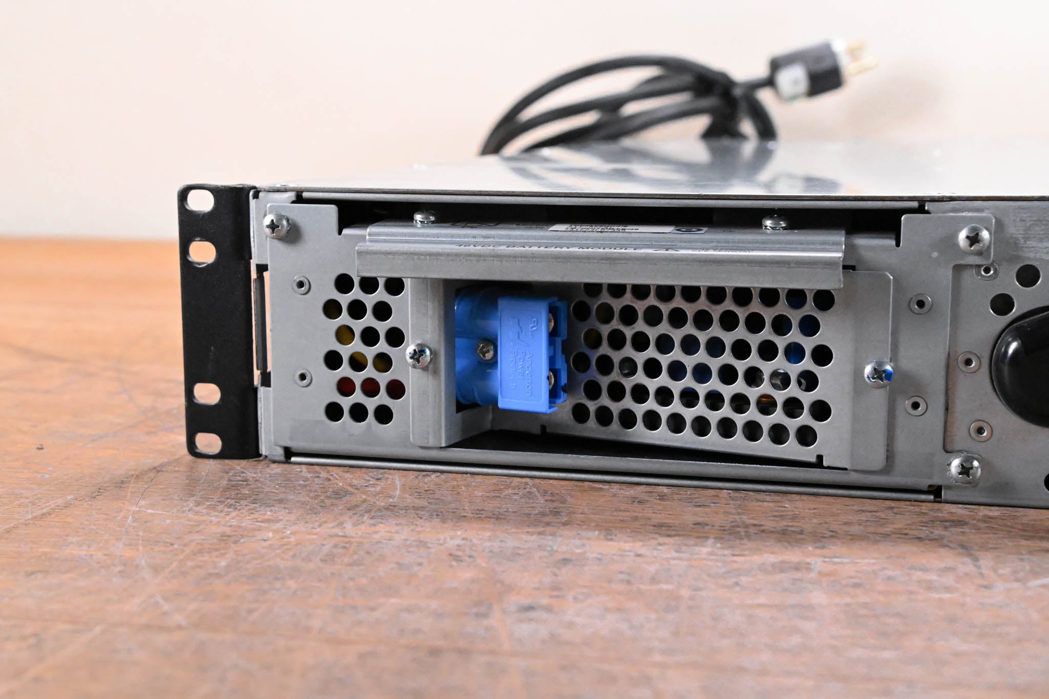 APC SMT2200RM2U Line Interactive 2200VA Smart-UPS