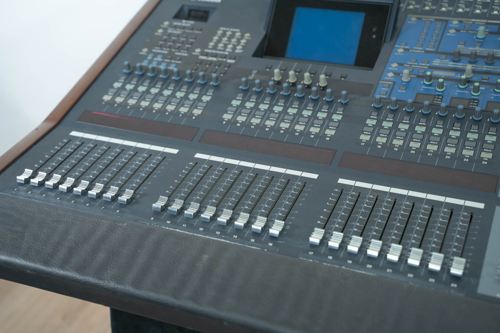 Yamaha DM2000 24-Channel Digital Audio Mixing Console