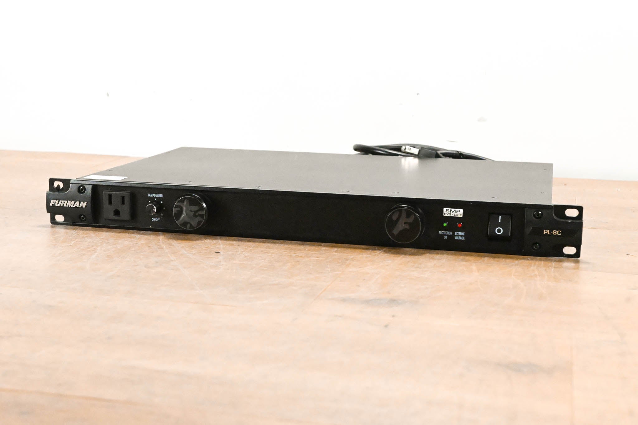 Furman PL-8C 15A Classic Series Power Conditioner with Lights
