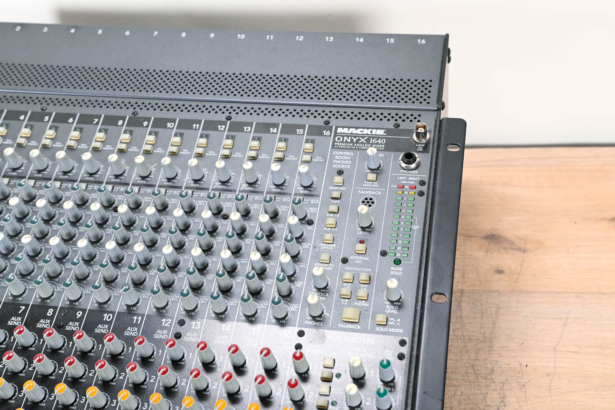 Mackie Onyx 1640 16-Channel 4-Bus Analog Mixer