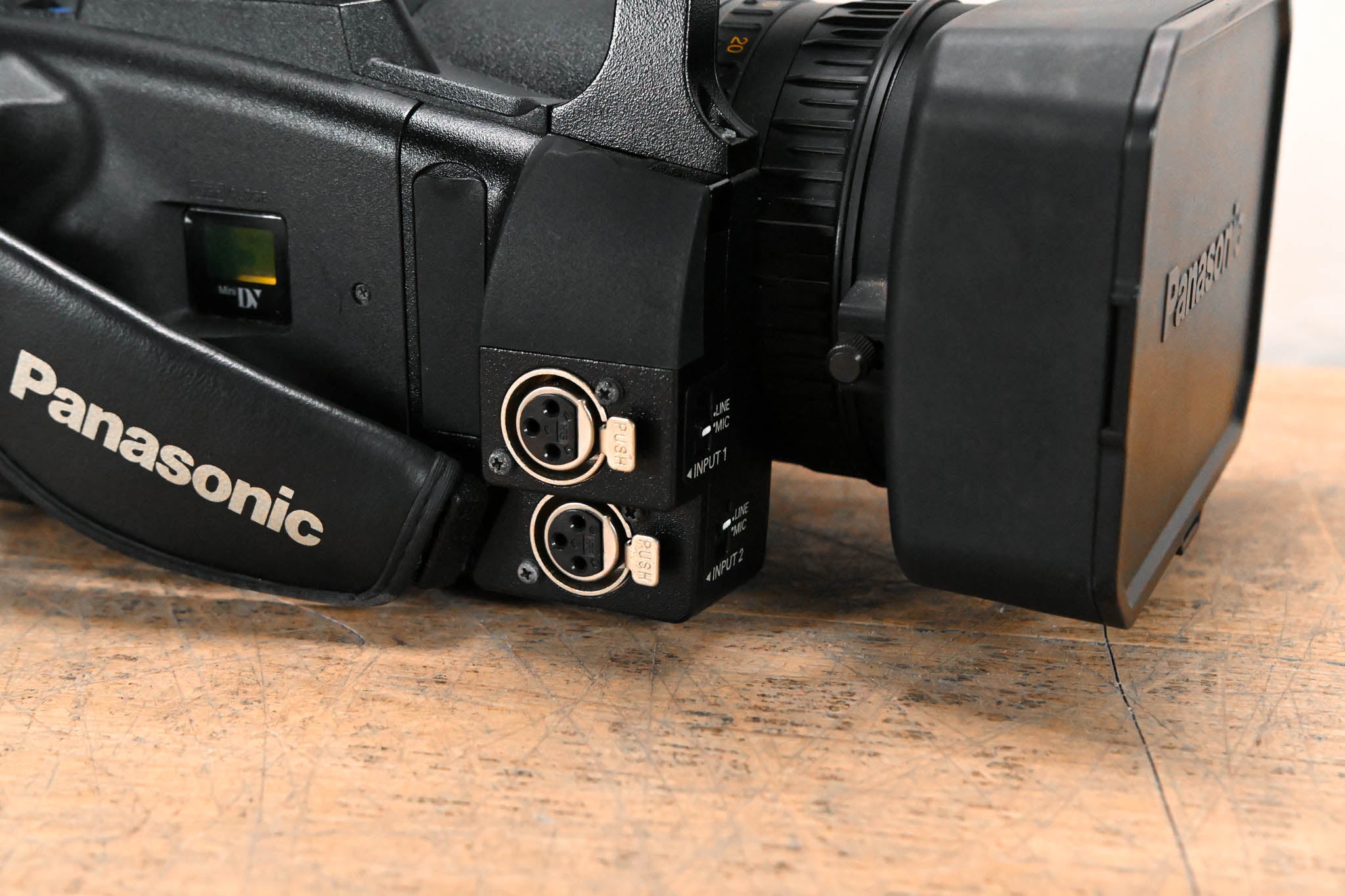 Panasonic AG-HVX200AP 3-CCD P2/DVCPRO HD Camcorder