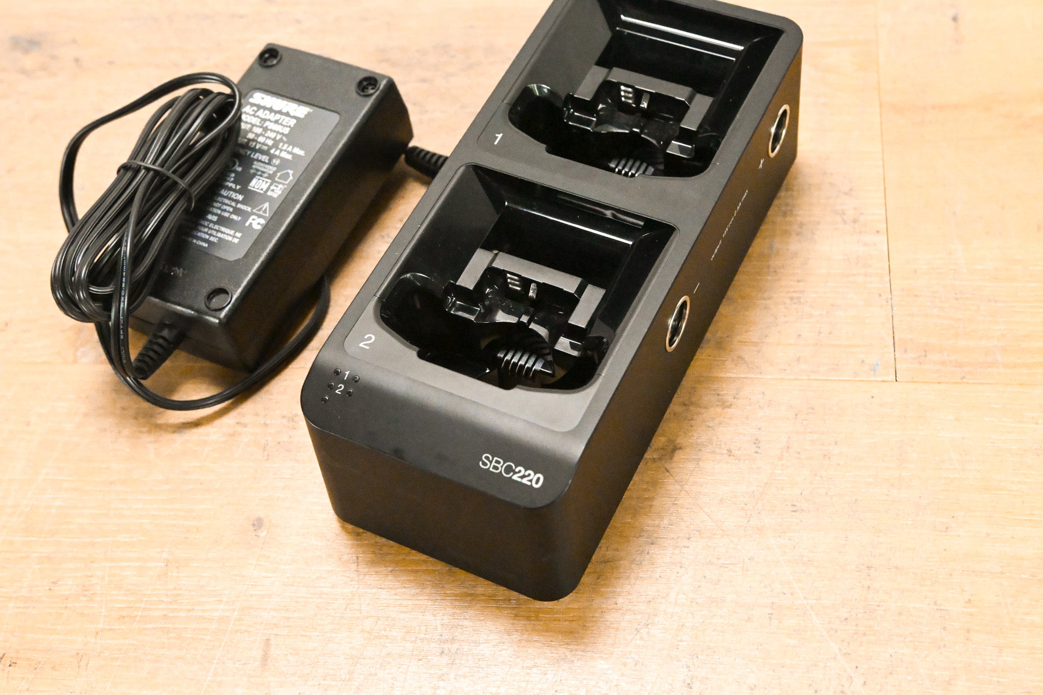 Shure SBC220 Networked 2-Bay Battery Charger
