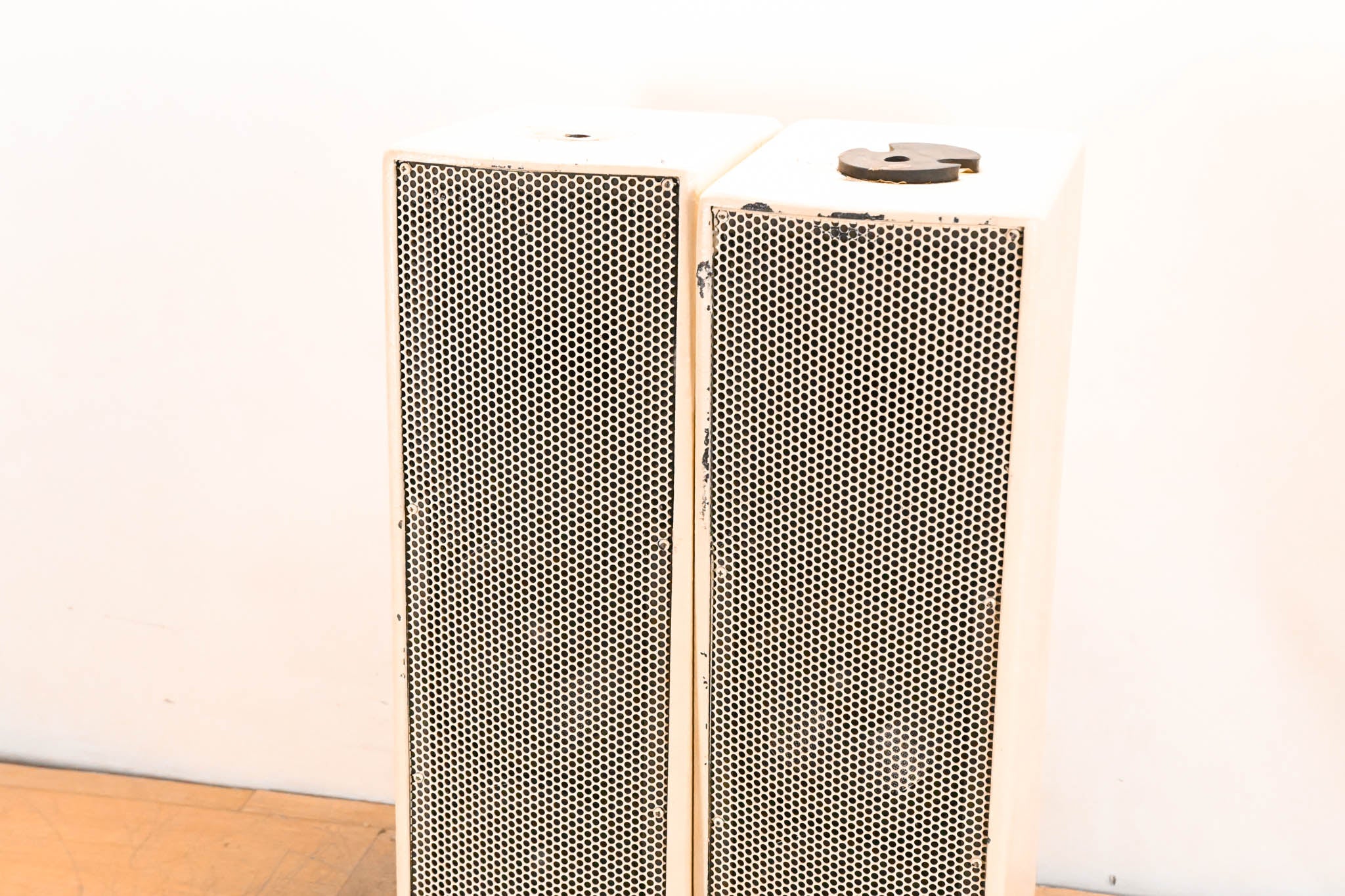 EAW UB52 Two-Way Full-Range Loudspeaker - White (PAIR)