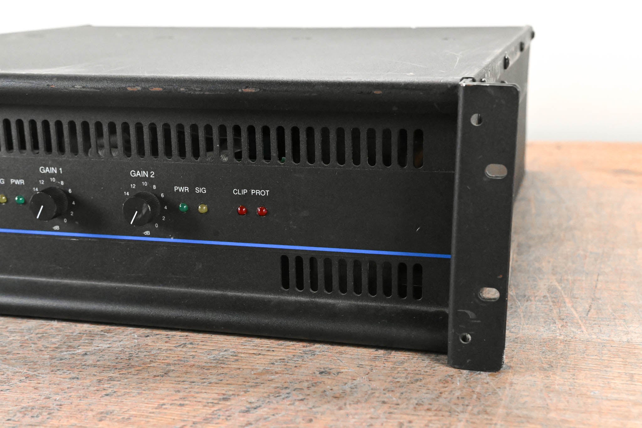 QSC MX 2000a Two-Channel Power Amplifier