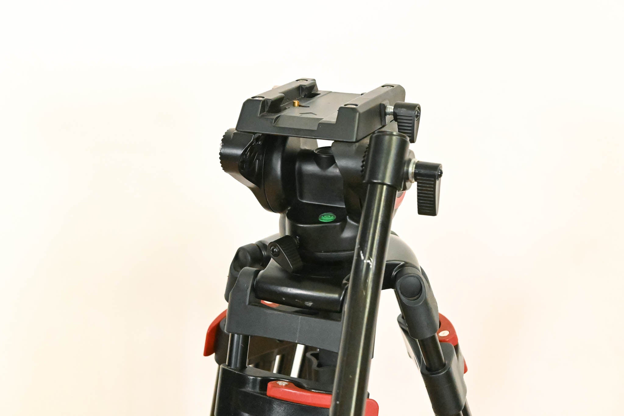 Neewer TP37 74" Video Tripod with Fluid Head