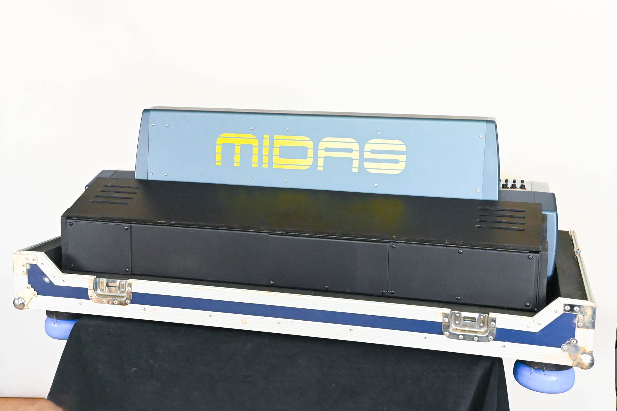 Midas PRO9 Live Audio Mixing System with DL371 Engine and Road Case