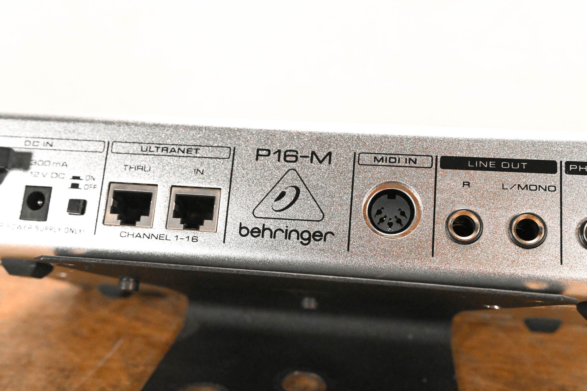 Behringer Powerplay P16-M 16-Channel Digital Personal Mixer