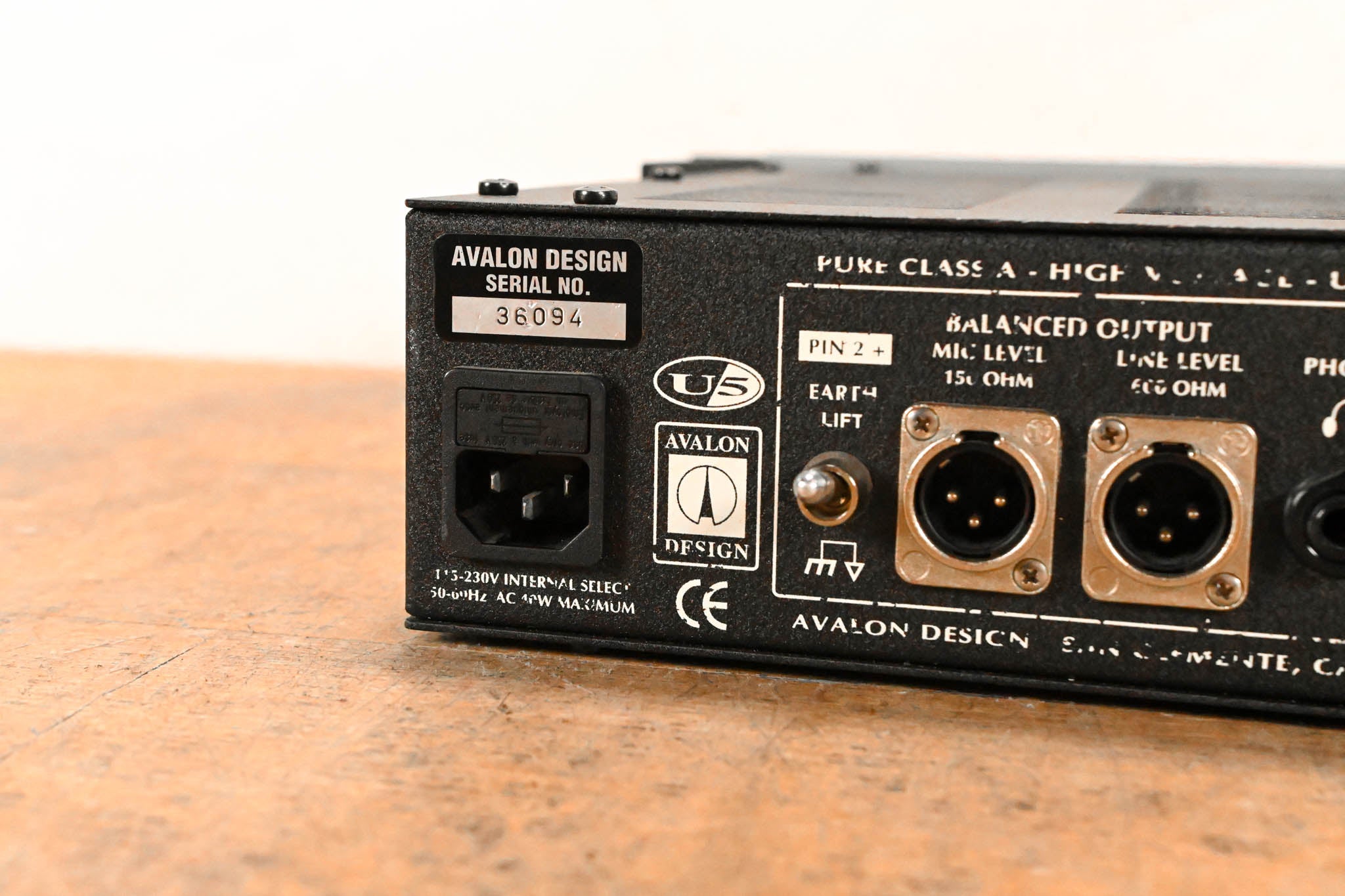 Avalon U5 Active Instrument Direct Box and Preamp