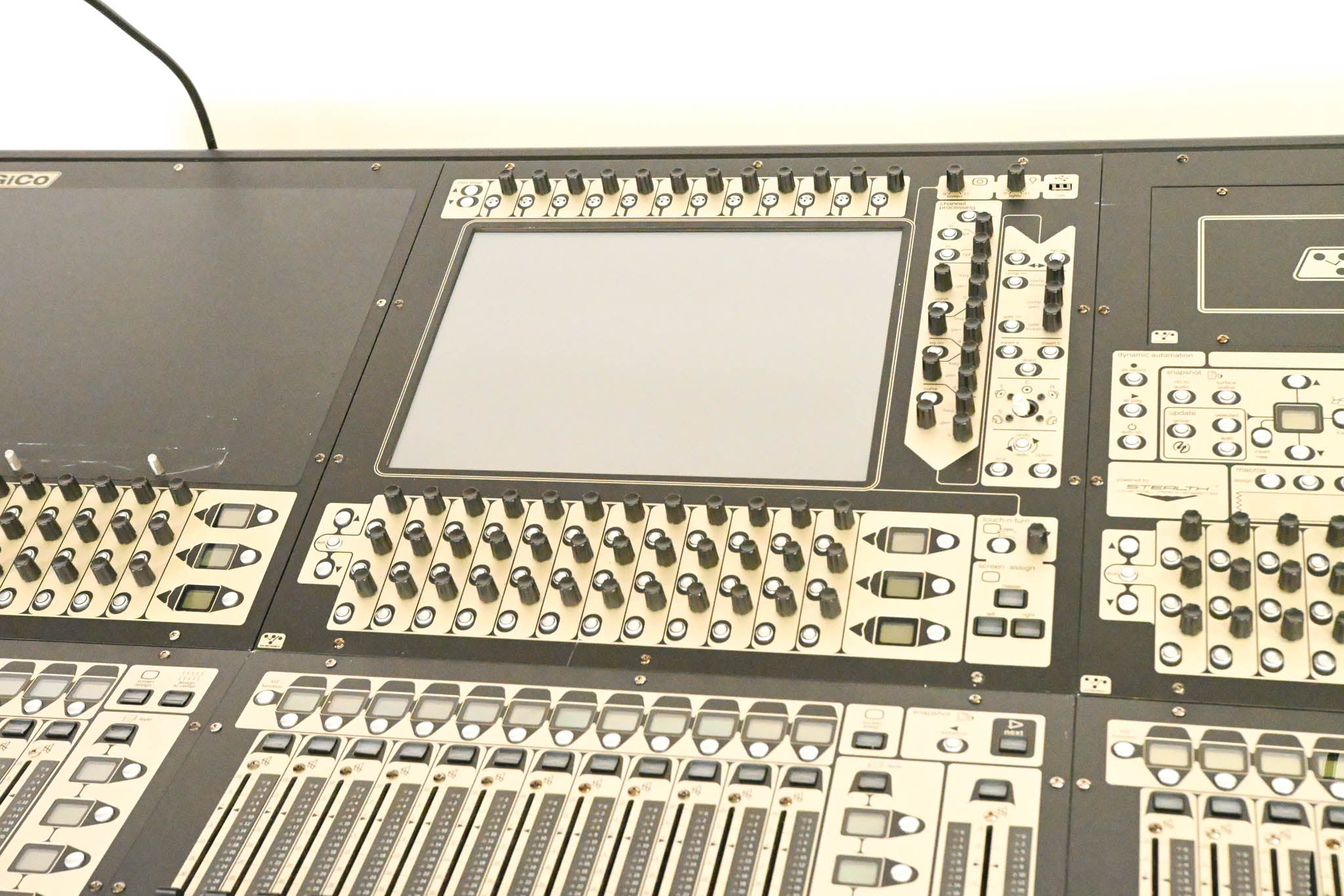 DiGiCo SD8 120-Channel Digital Mixing Console w/ Waves Card + ST Optical
