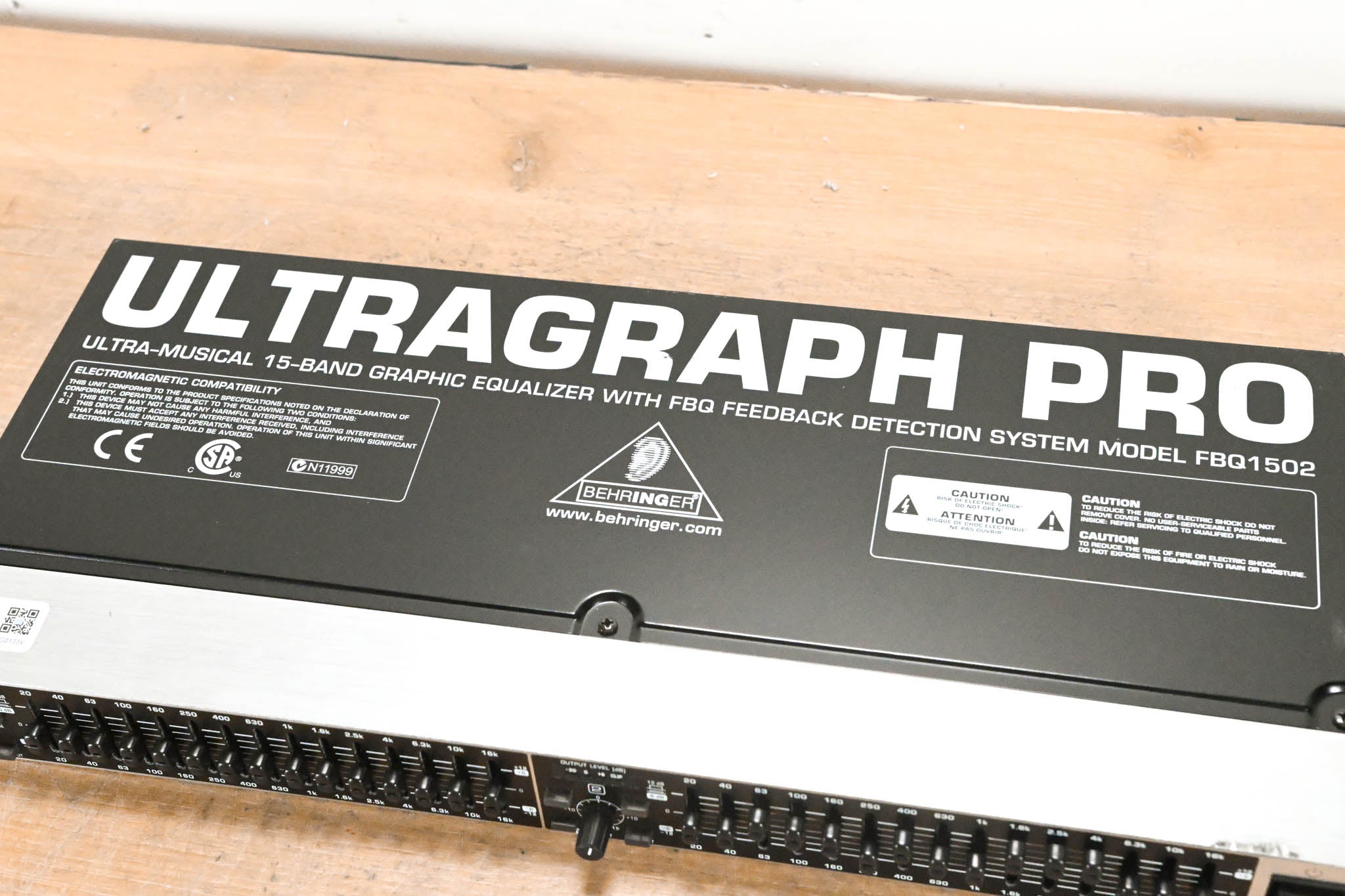 Behringer ULTRAGRAPH PRO FBQ1502 15-Band Stereo Graphic Equalizer