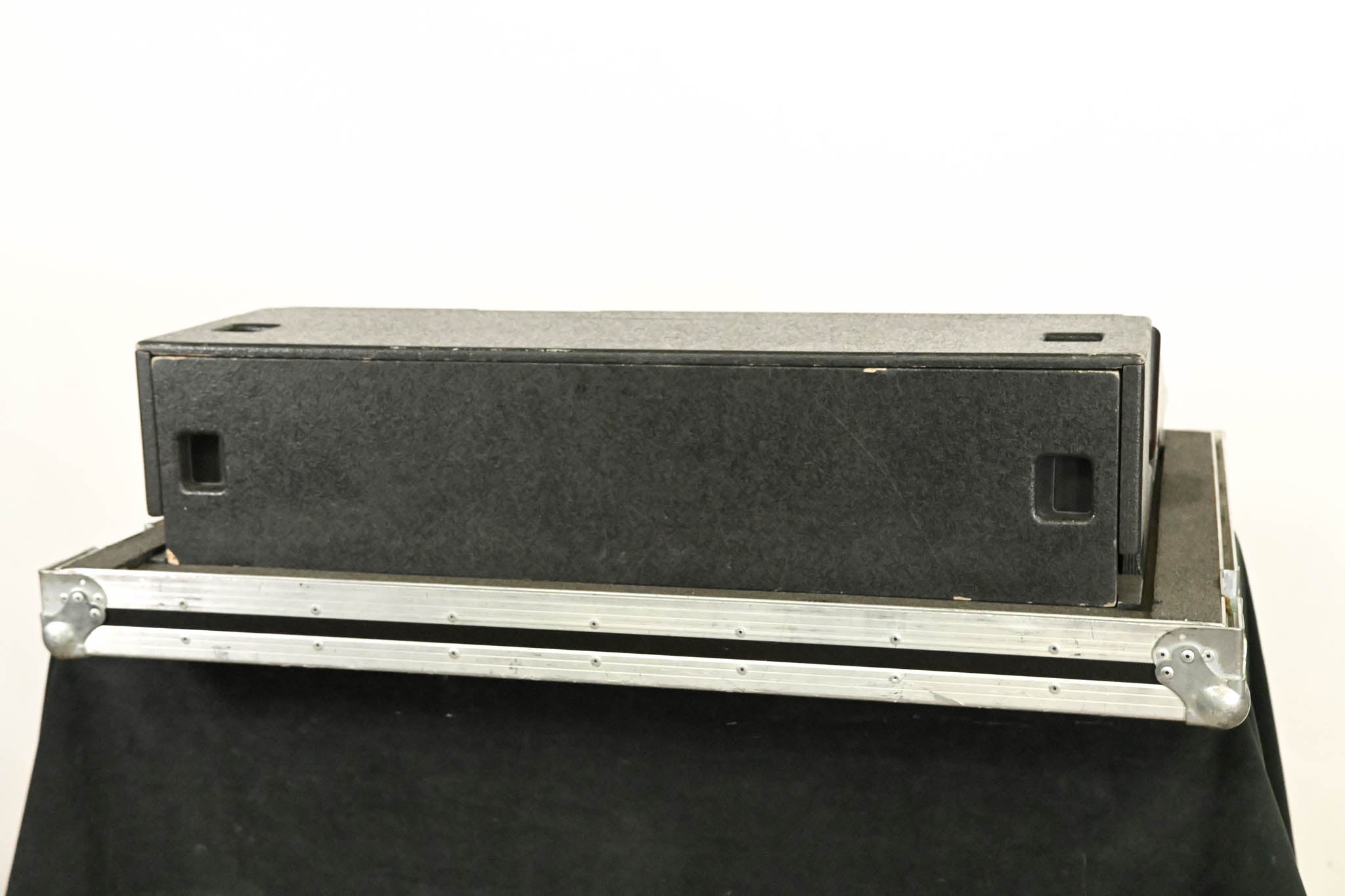 Midas Venice 320 32-Channel Analog Mixing Console with Road Case