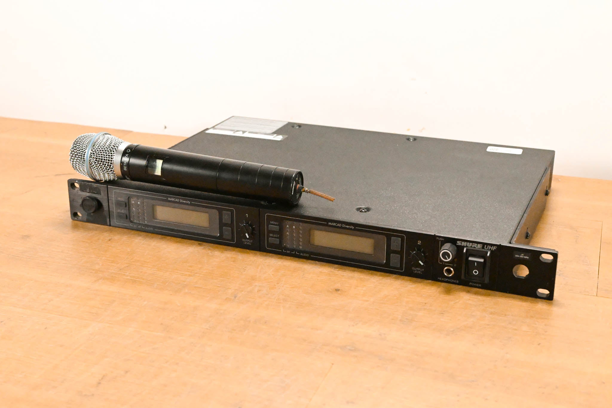Shure U4D-J4 Dual Wireless Receiver with U2/BETA87A Handheld - J4 Band