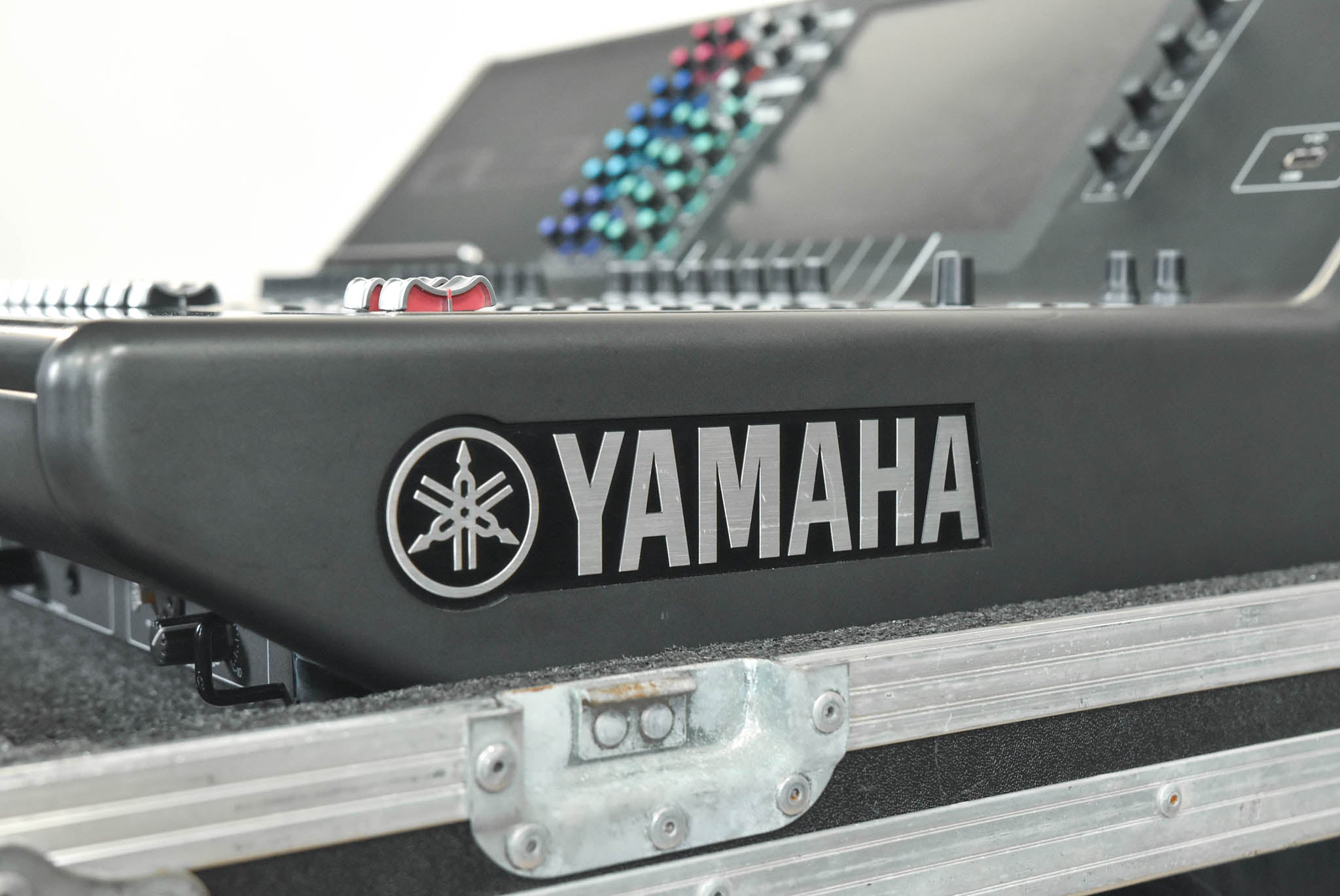 Yamaha CL3 64-Channel Digital Audio Console with Case