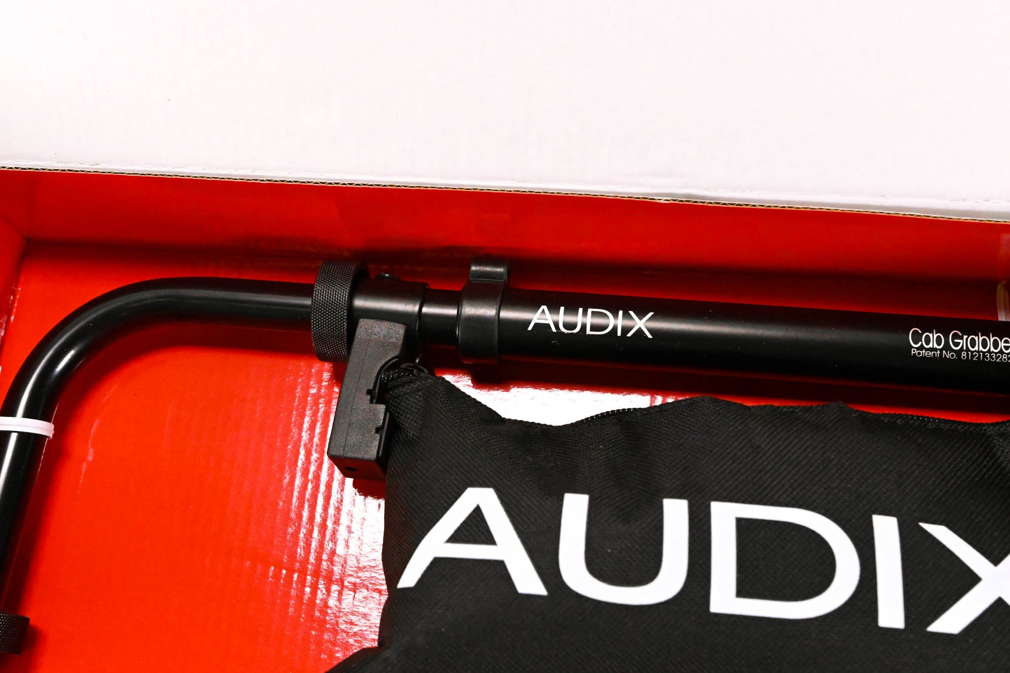 Audix i5 Cardioid Dynamic Instrument Microphone w/ CabGrabber Mic Clamp