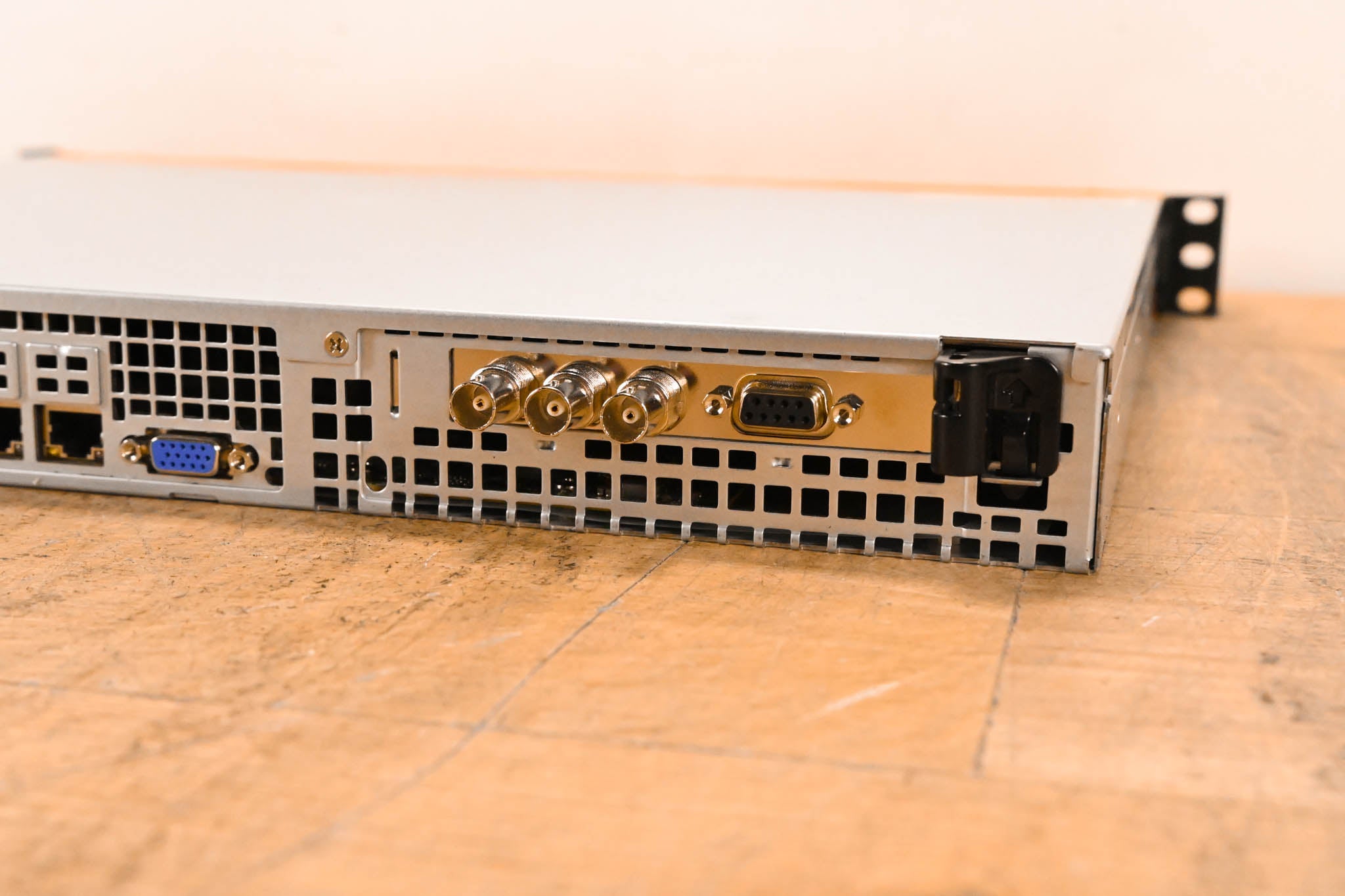 LiveU LU2000 Dual HD Output Decoder Server