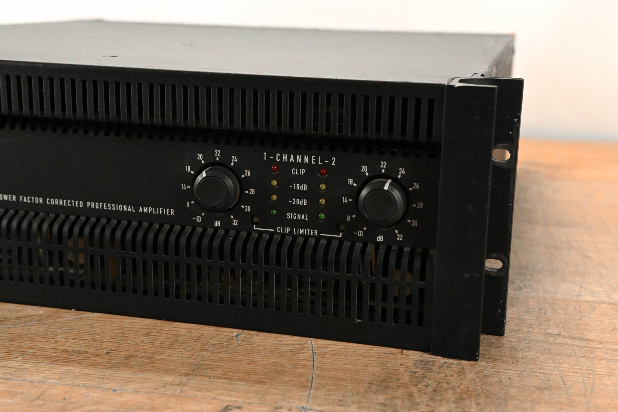 QSC PowerLight 9.0 PFC Power Factor Corrected 2-Channel Power Amplifier