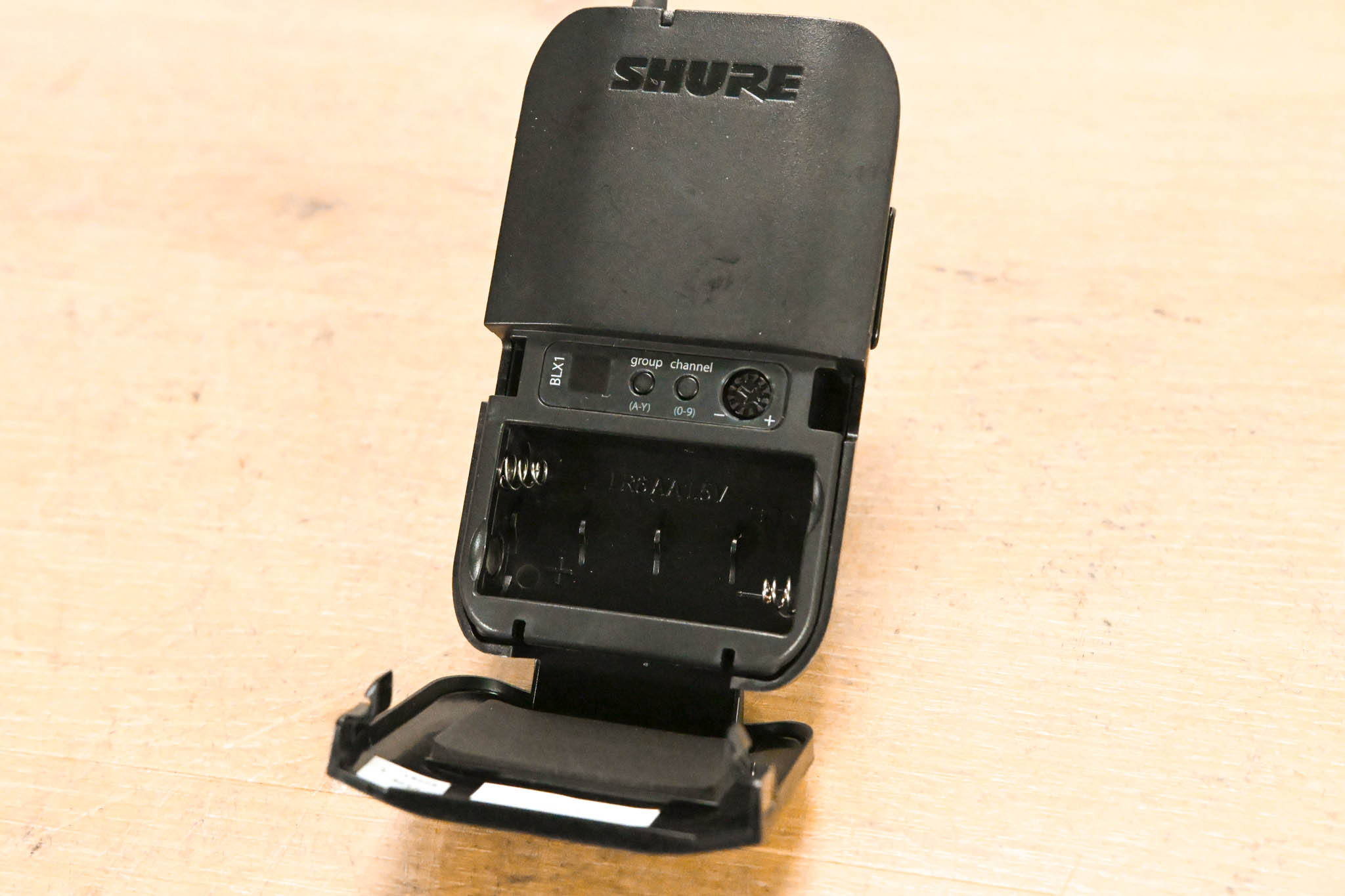 Shure BLX1 Wireless Bodypack Transmitter - J10 Band: 584-608 MHz
