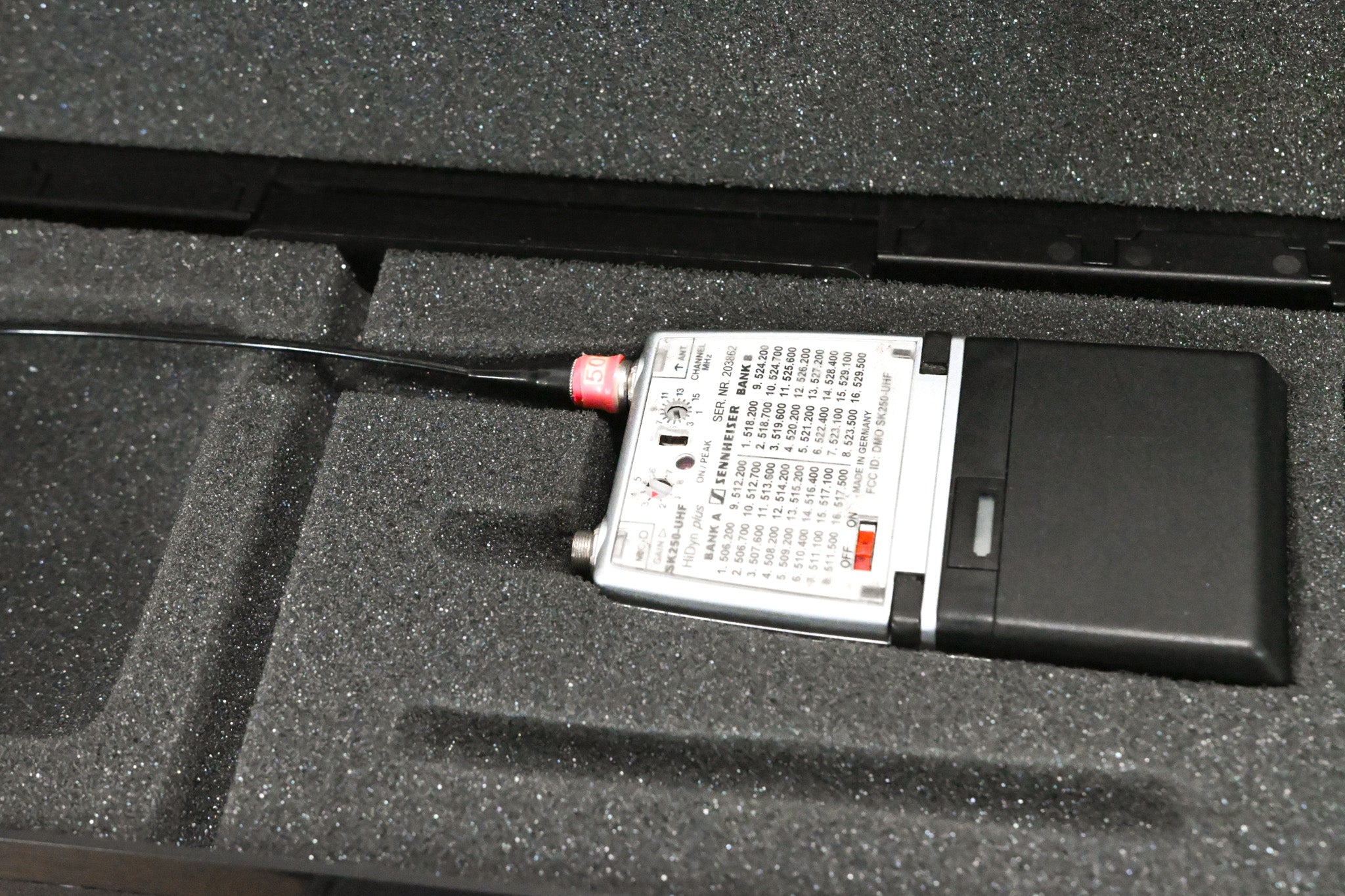 Sennheiser EM 3032-U Mikroport Receiver w/ SK250 Bodypacks 506-530 MHz