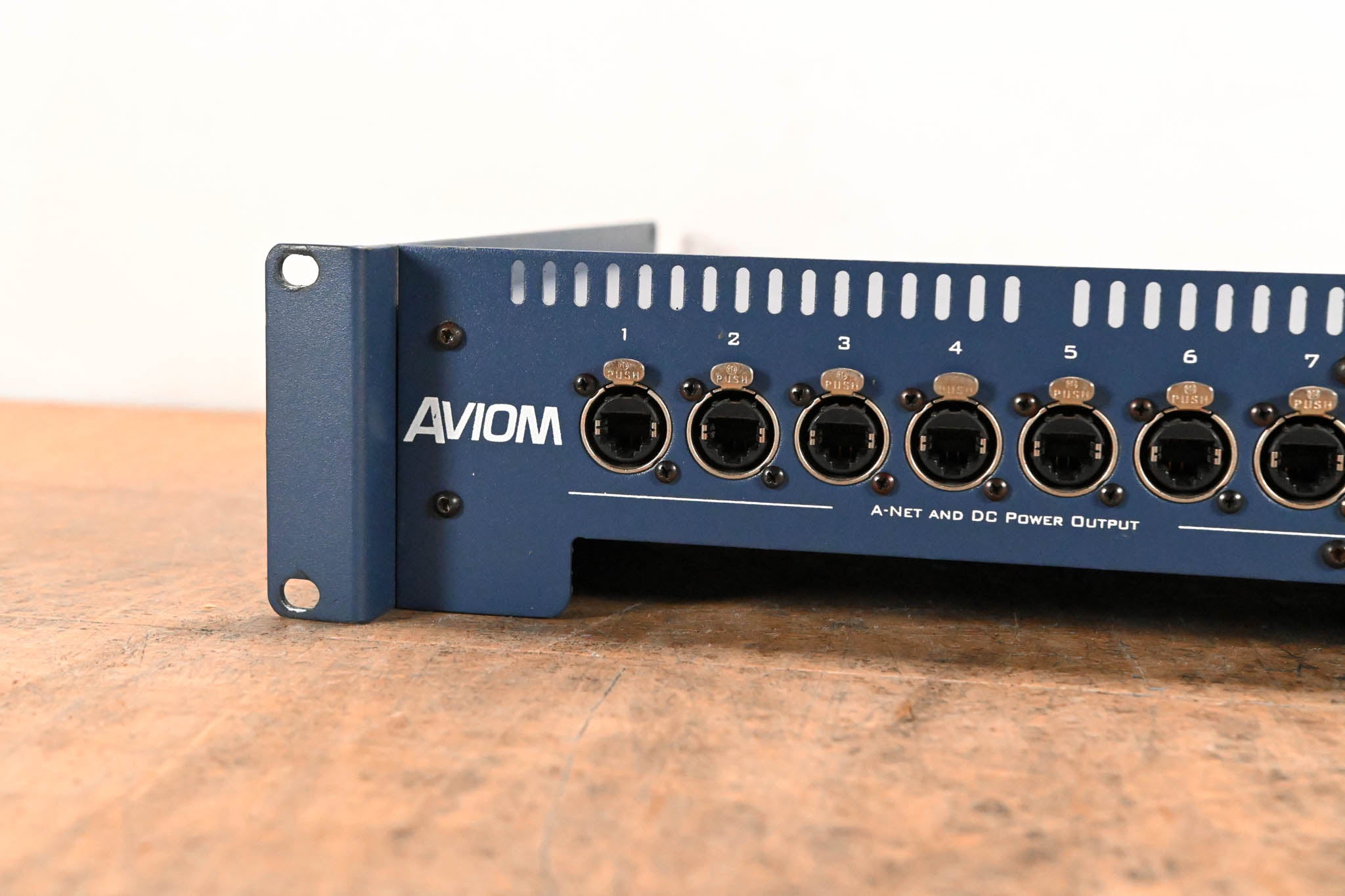 Aviom A-16D Pro A-Net Distributor