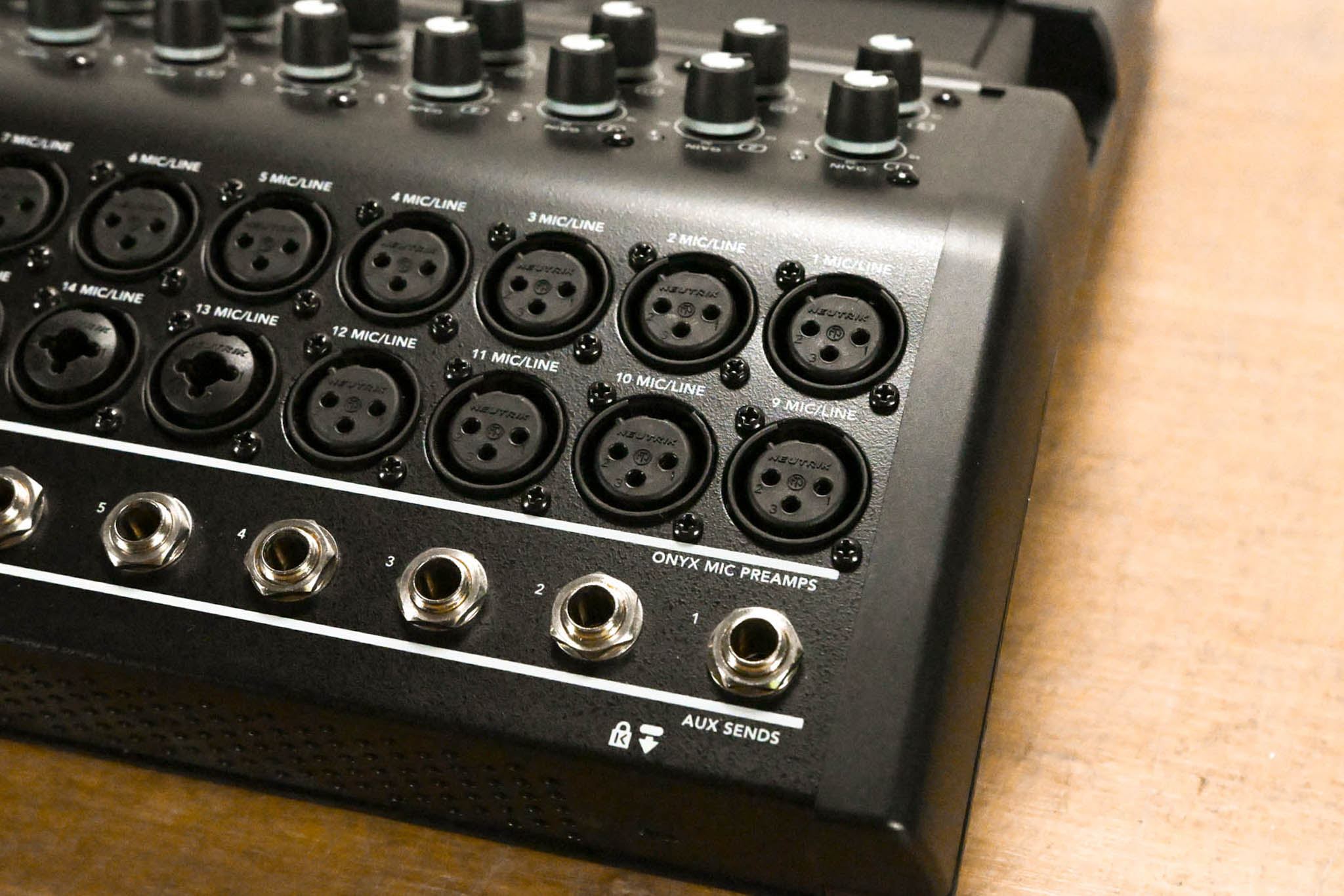 Mackie DL1608 16-Channel iPad-Controlled Mixer (NO POWER SUPPLY)