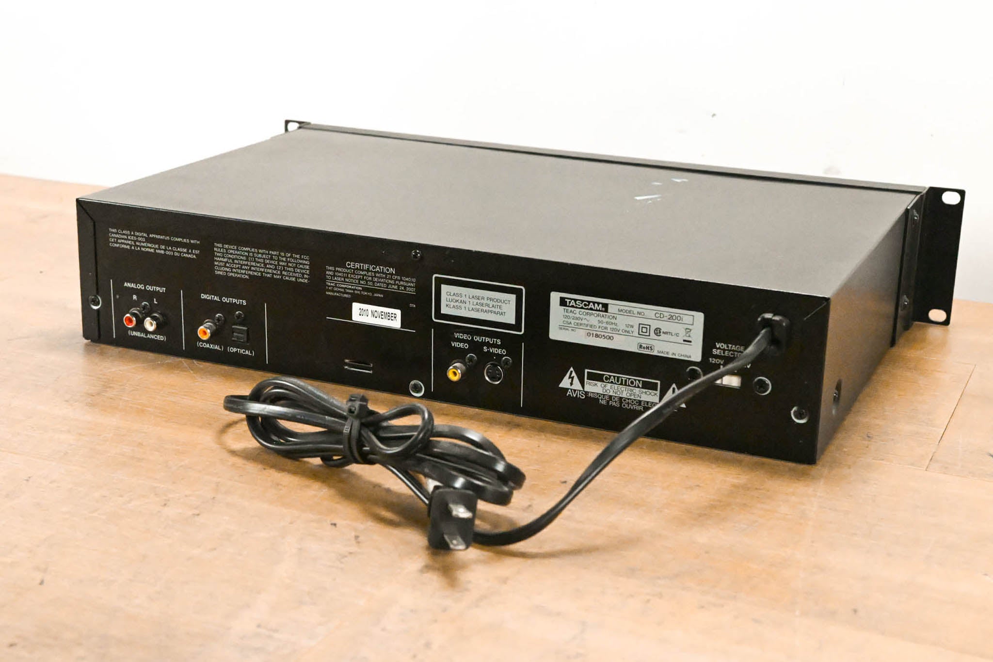TASCAM CD-200i Rackmountable CD Player with iPod Dock