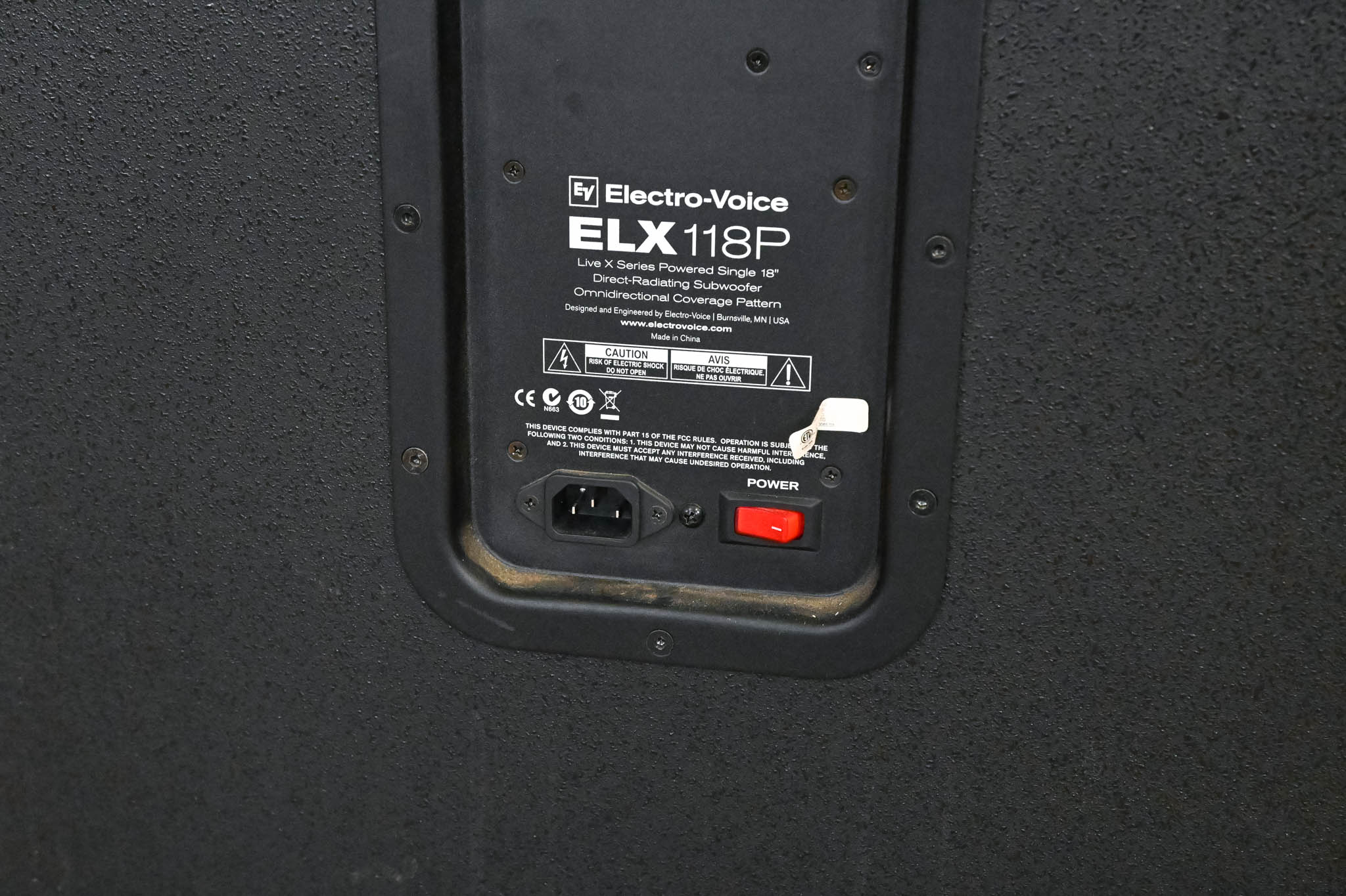 Electro-Voice (EV) ELX118P 700W 18" Powered Subwoofer
