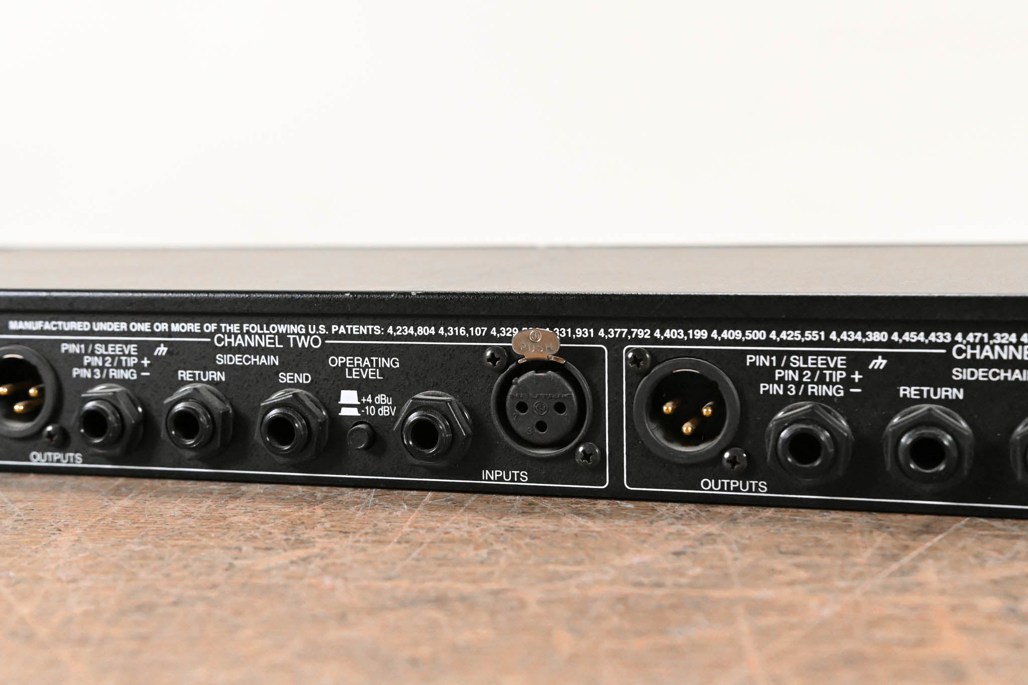 dbx 1066 2-Channel Compressor/Limiter/Gate