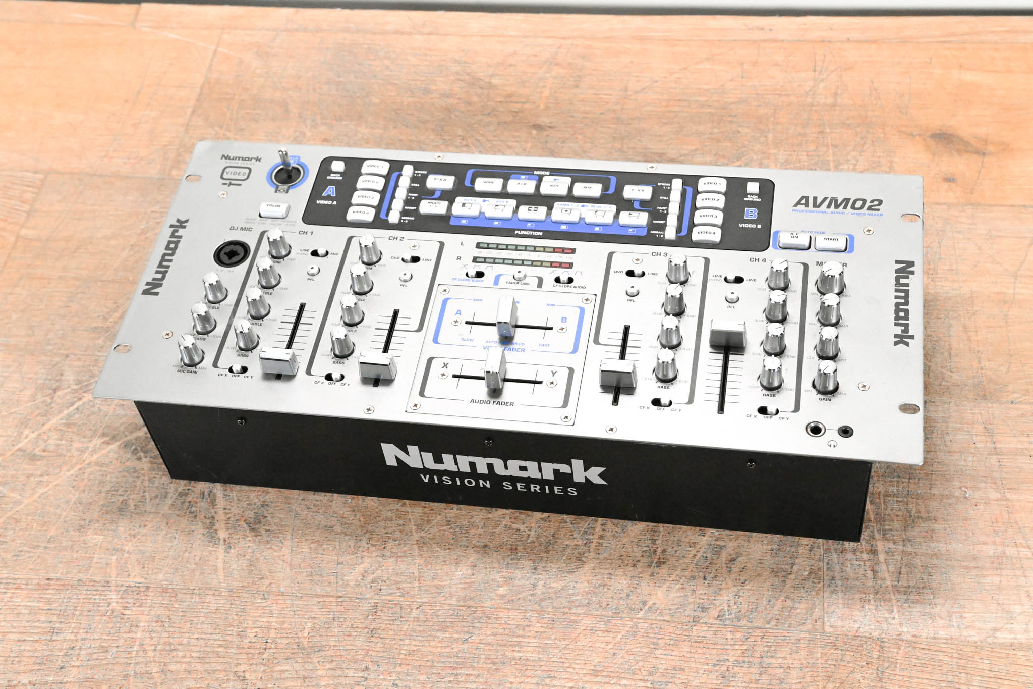 Numark AVM02 Professional Audio/Video Mixer