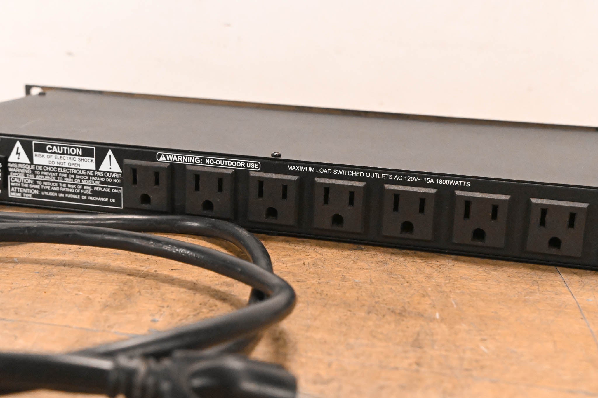 Furman M-8 8-Outlet Power Conditioner