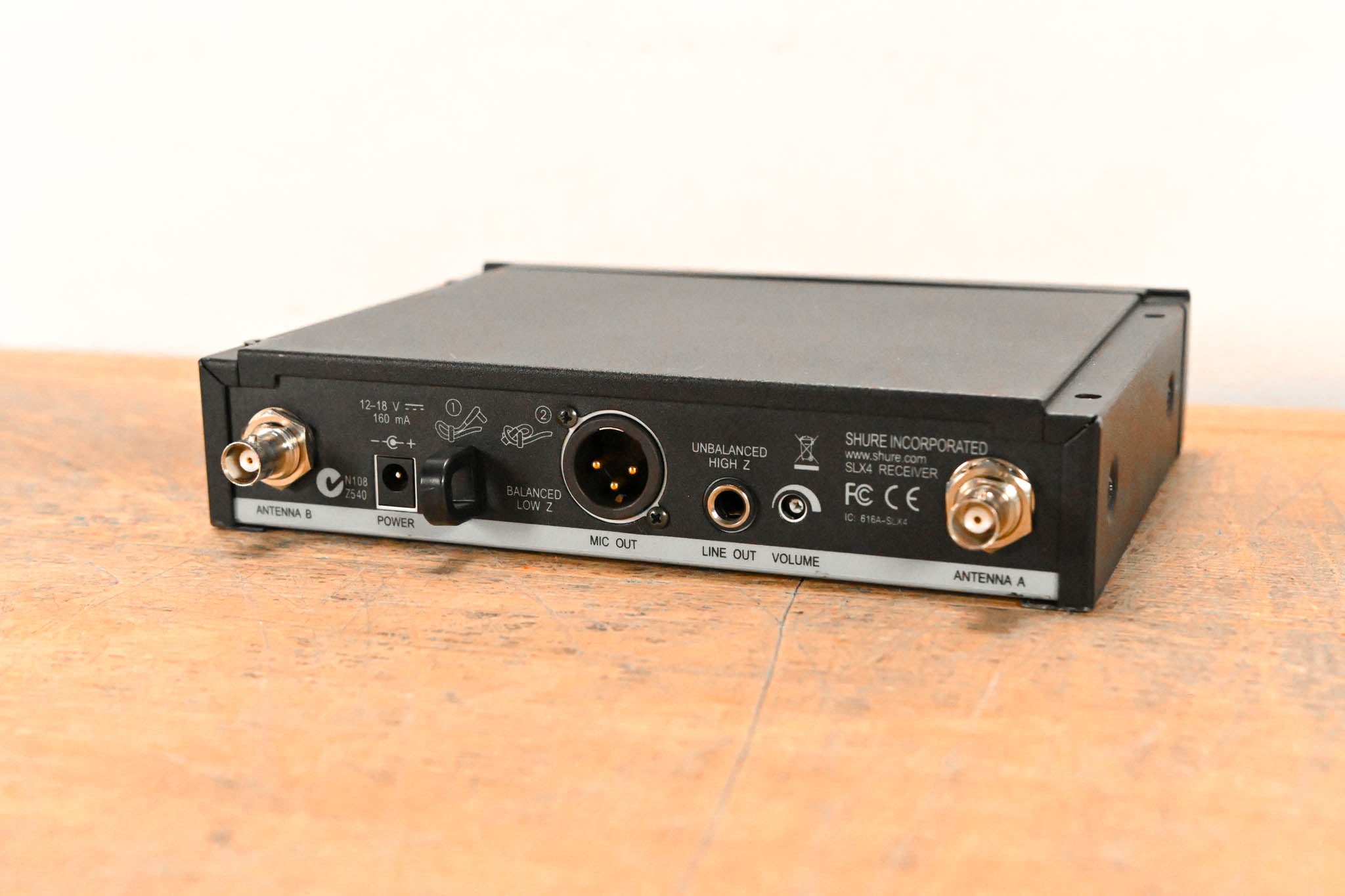 Shure SLX4 Wireless Receiver - H5 Band: 518-542 MHz (NO POWER SUPPLY)