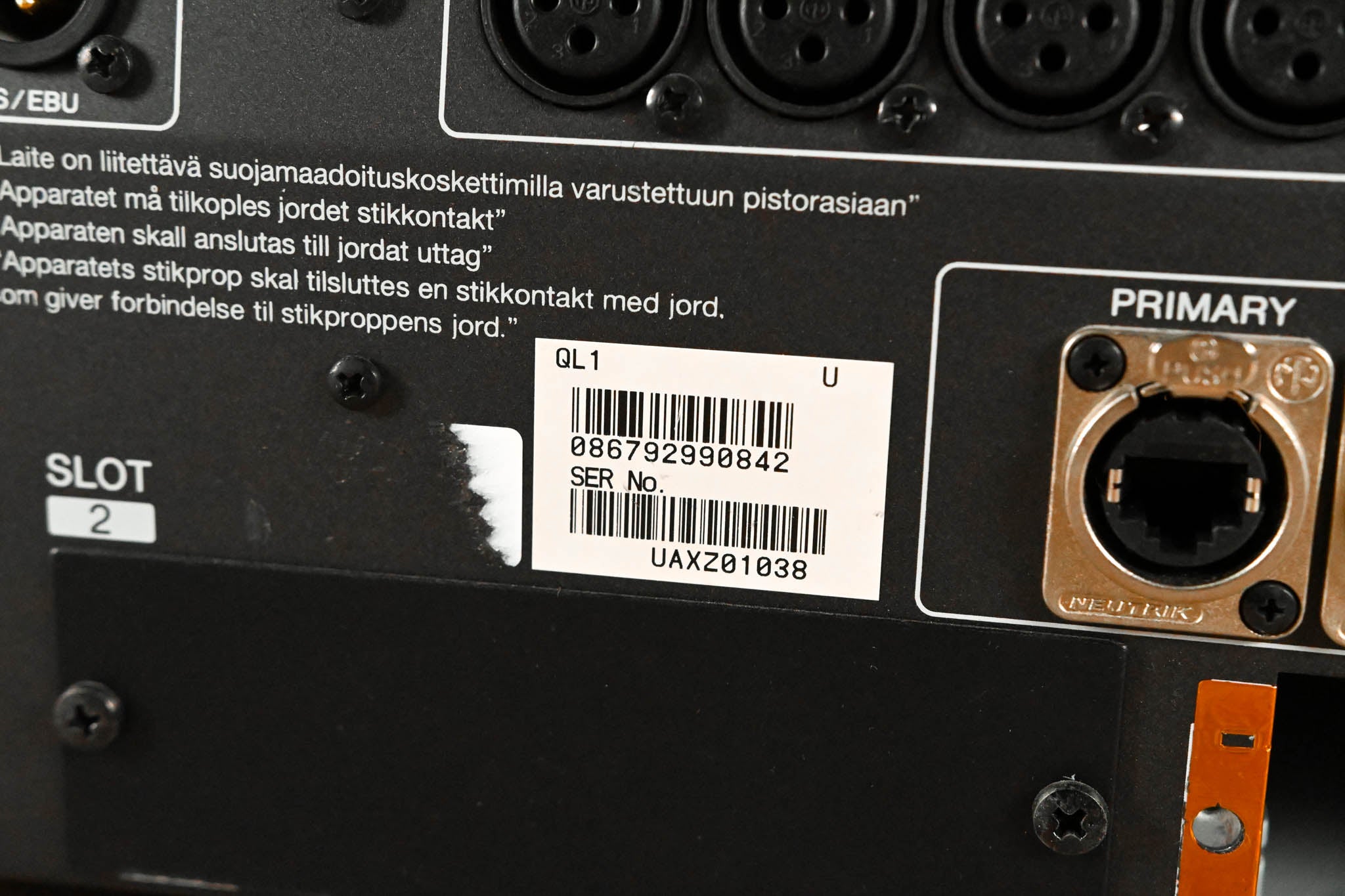 Yamaha QL1 16-Input / 8-Output Digital Mixing Console