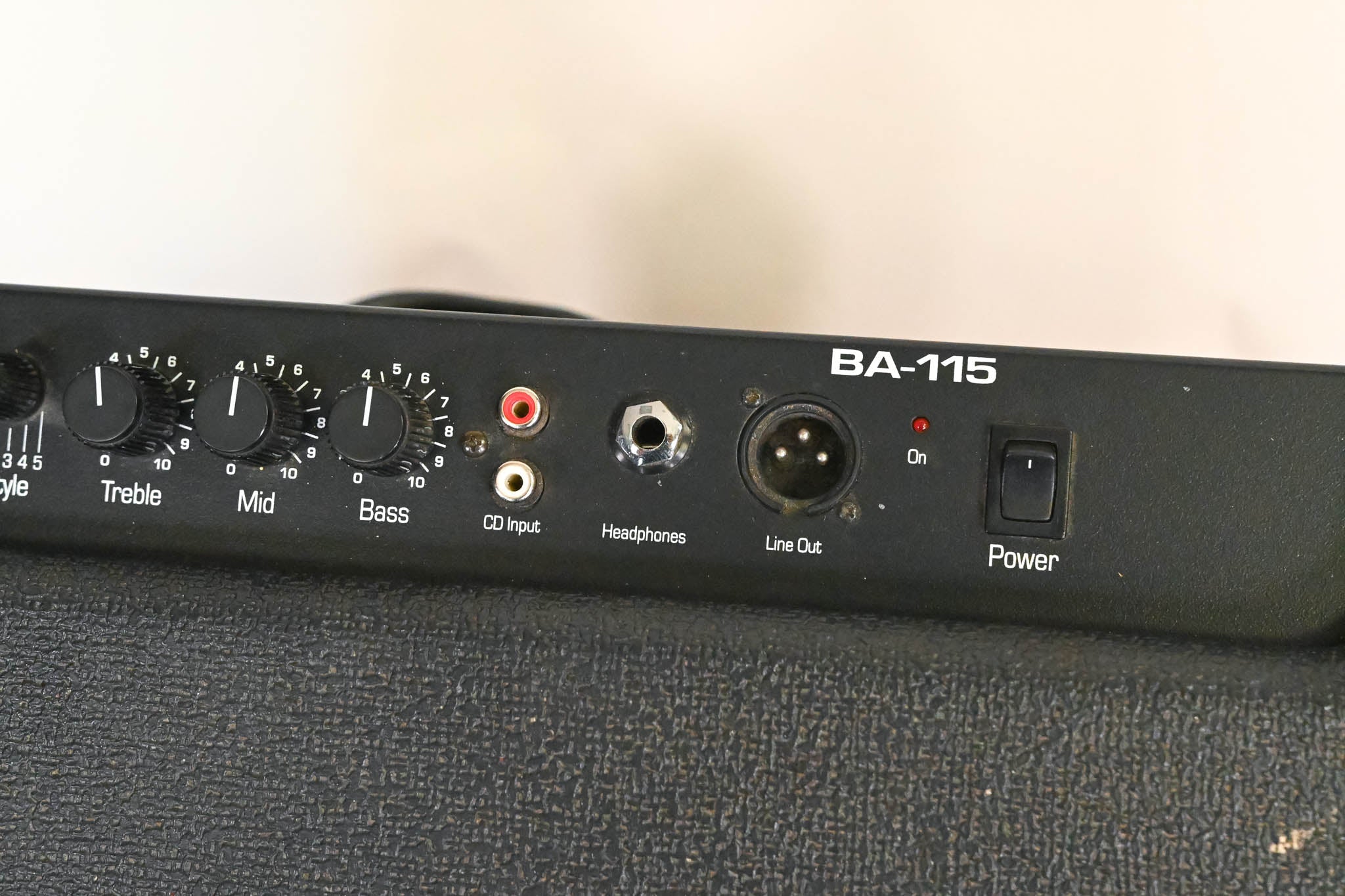 Ampeg BA-115 1x15" 100W Bass Combo Amplifier