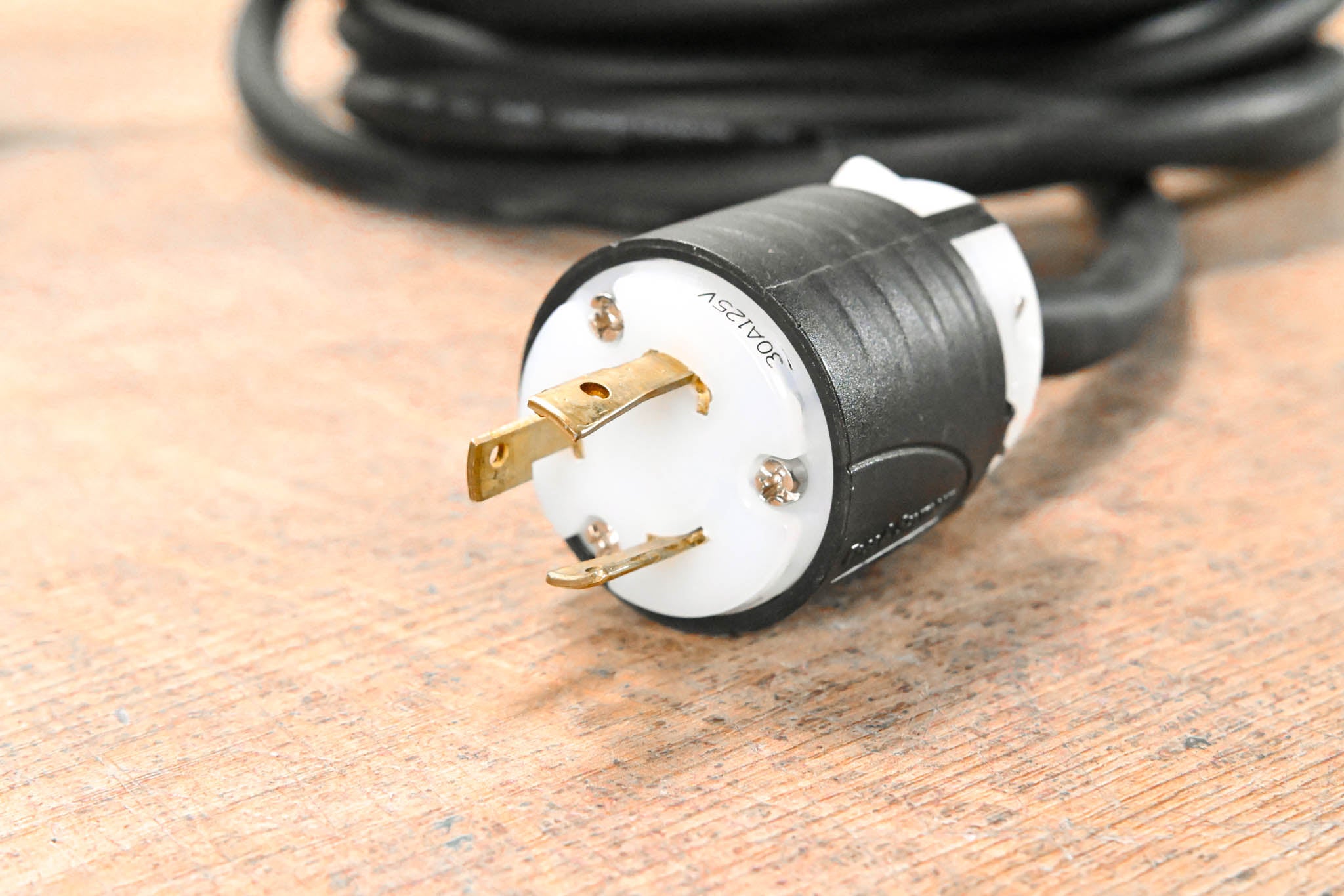 Juice Goose CQ-3000 30 Amp Power Distribution System